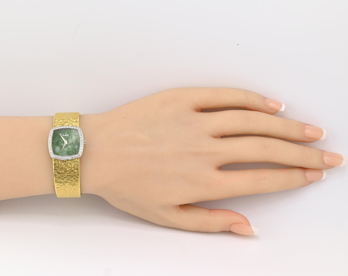 Rare Piaget Jade Dial Ladies Wristwatch 18K Yellow Gold Diamond Bezel 6.5 Inches