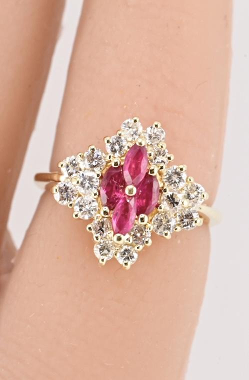14K Yellow Gold Diamond Cluster Ring 3.05g Size 3