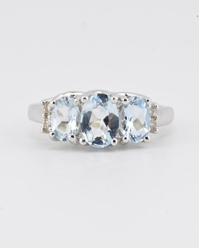 14K White Gold Three Oval Aquamarine & Diamond Ring 5.75 – 3.34 Grams