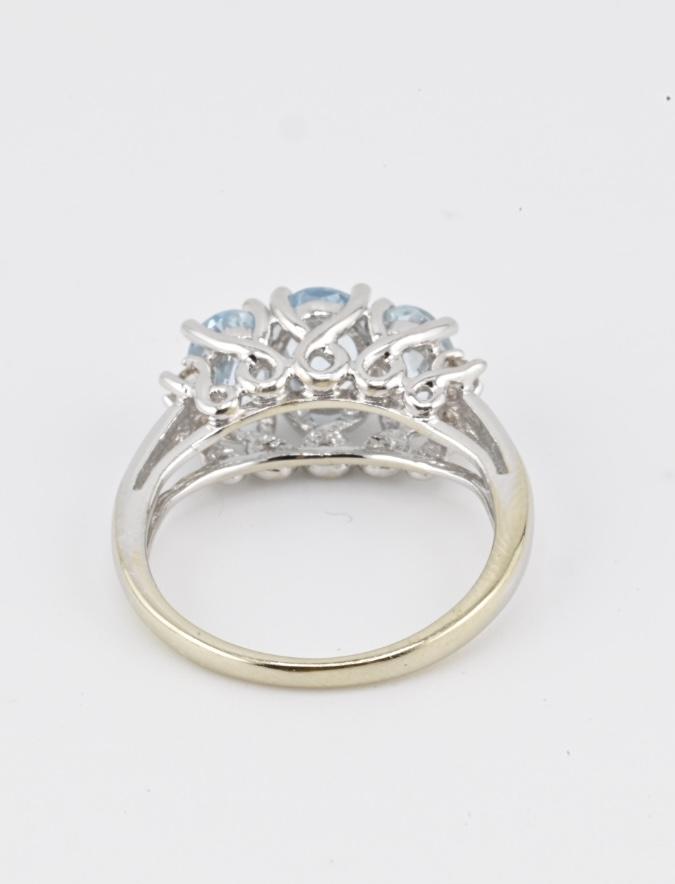 14K White Gold Three Oval Aquamarine & Diamond Ring 5.75 – 3.34 Grams
