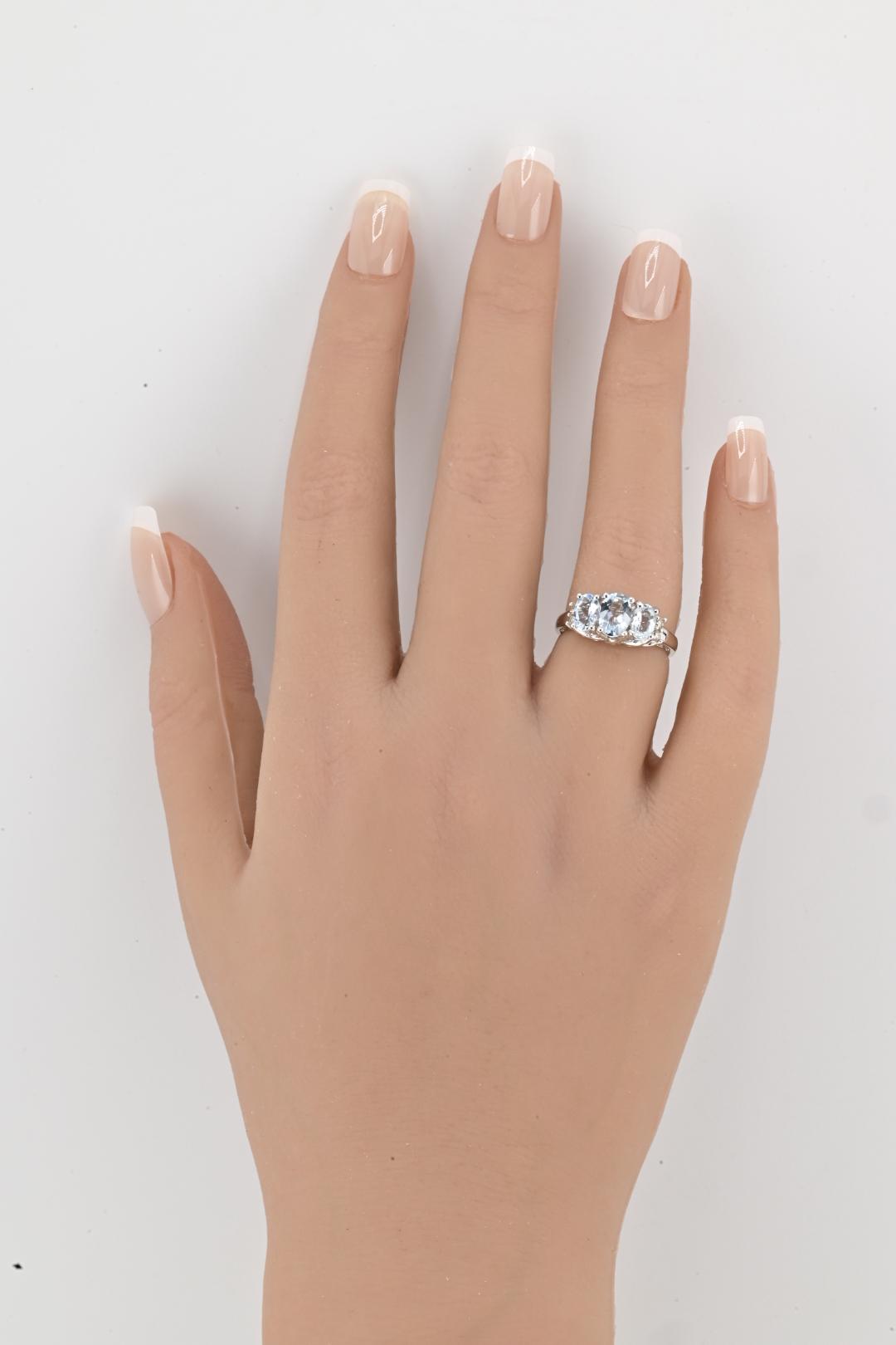 14K White Gold Three Oval Aquamarine & Diamond Ring 5.75 – 3.34 Grams
