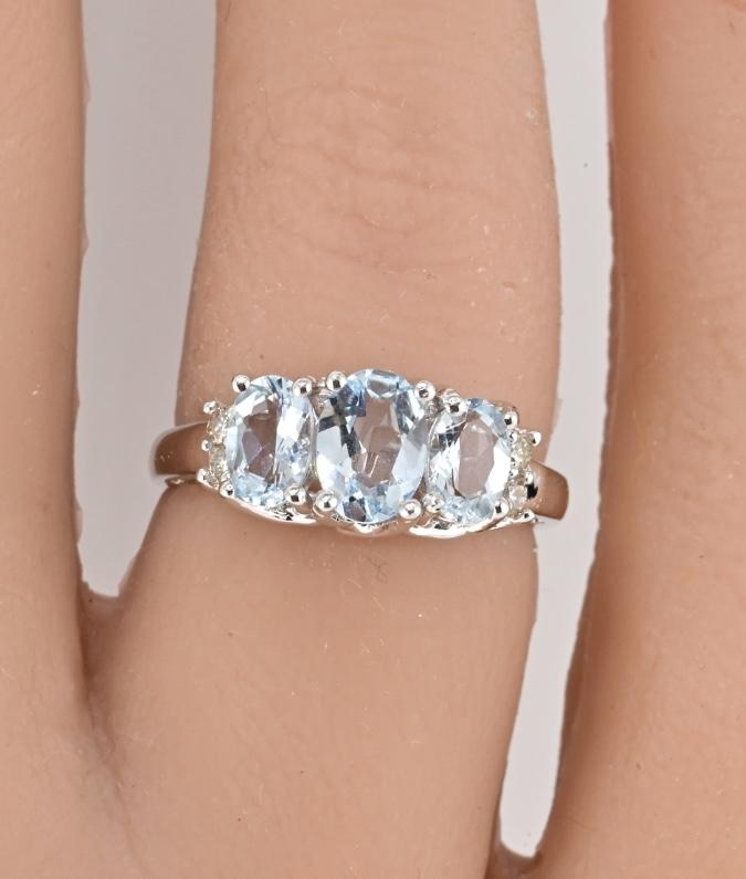 14K White Gold Three Oval Aquamarine & Diamond Ring 5.75 – 3.34 Grams