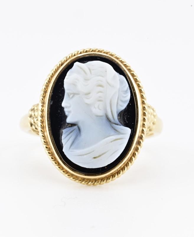 Vintage Sardonyx Cameo Ring 14K Yellow Gold 4.87 Grams Ring Size 6.25
