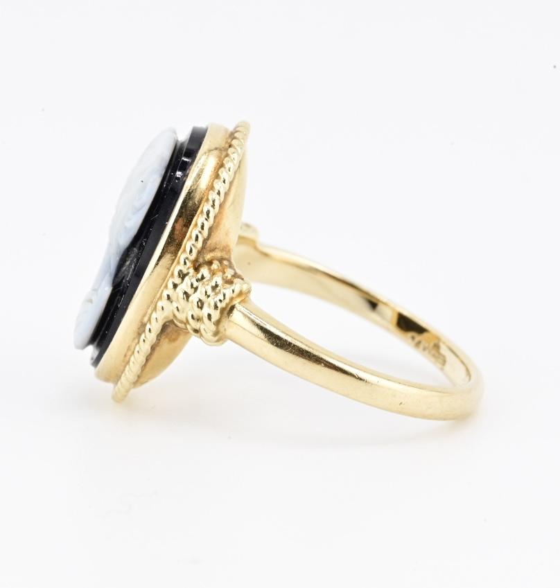 Vintage Sardonyx Cameo Ring 14K Yellow Gold 4.87 Grams Ring Size 6.25