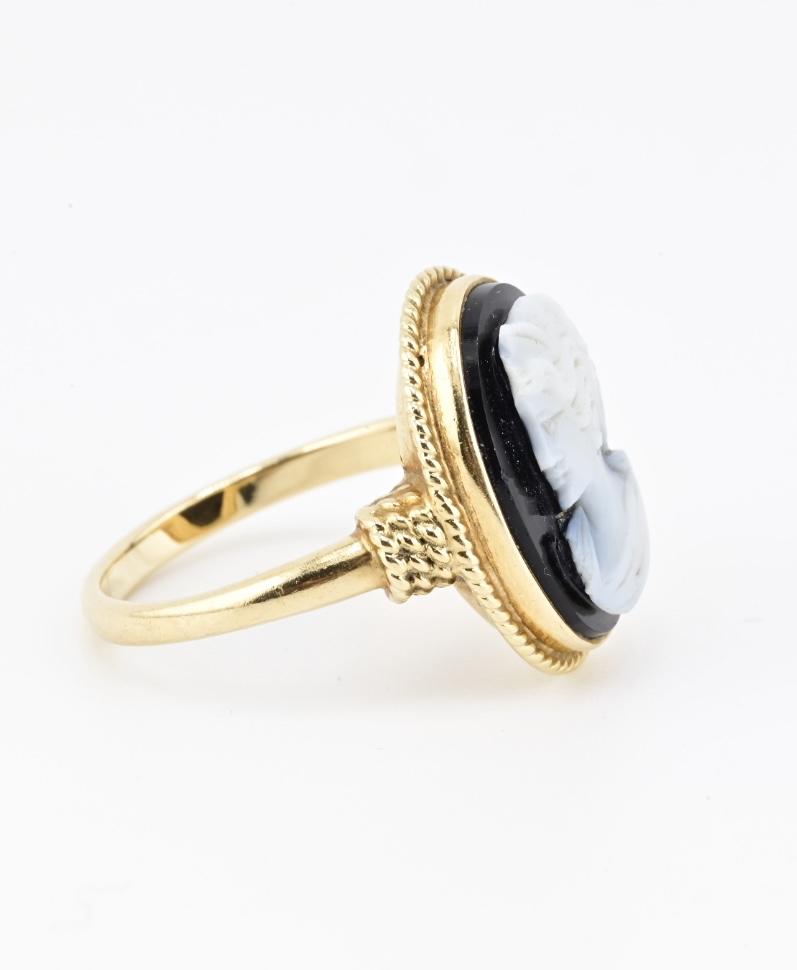 Vintage Sardonyx Cameo Ring 14K Yellow Gold 4.87 Grams Ring Size 6.25