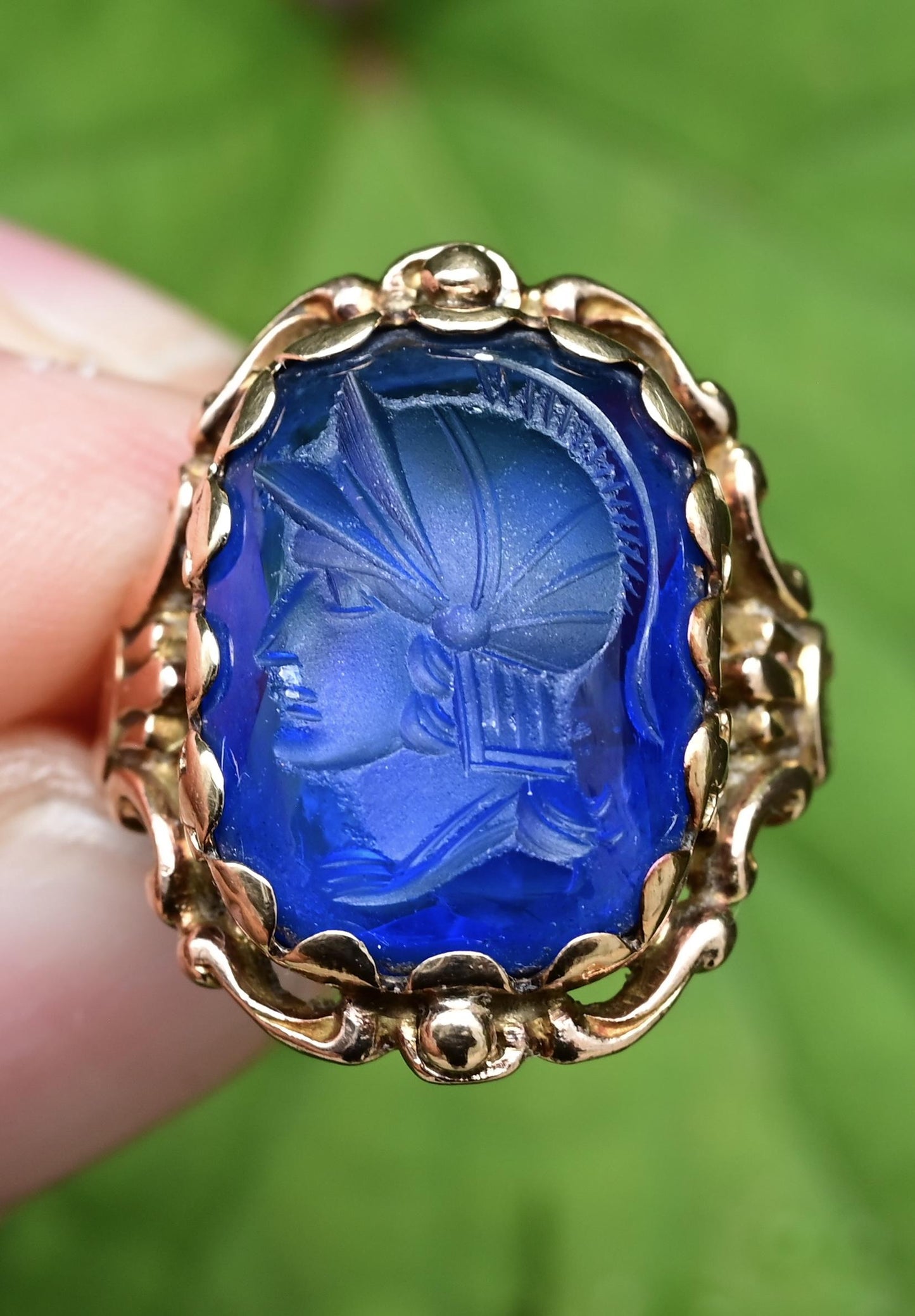 IGI Certified 10K Yellow Gold Carved Spinel Soldier Intaglio Ring Size 5