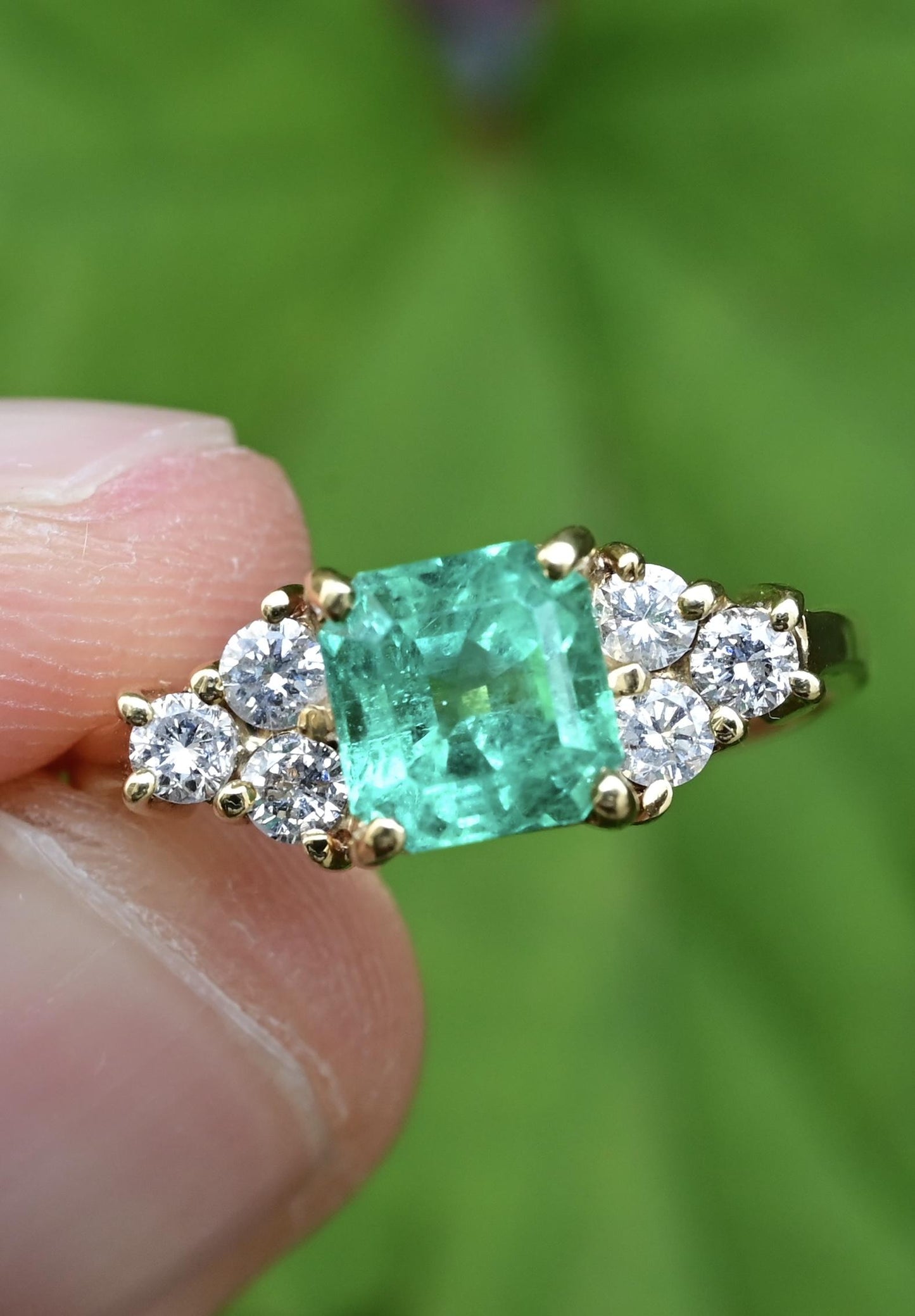 18K Yellow Gold Emerald And Diamond Ring Minor Oil Colombian IGI Certified