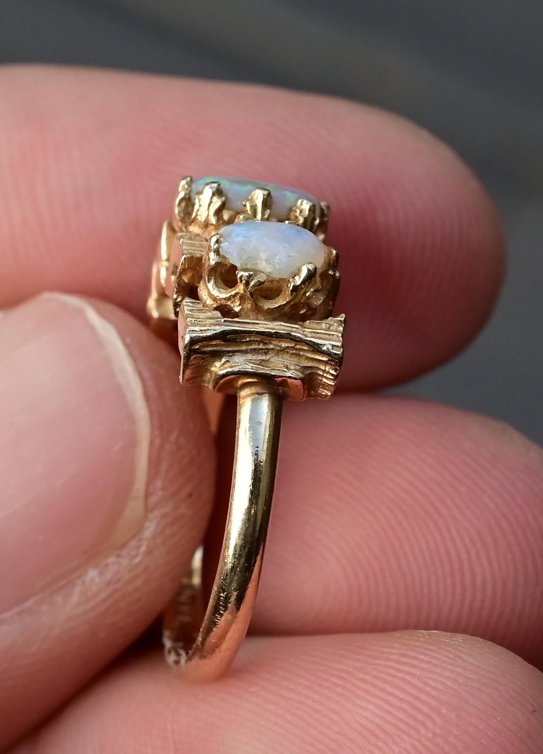 14K Yellow Gold Vintage Gorgeous Opal Ring