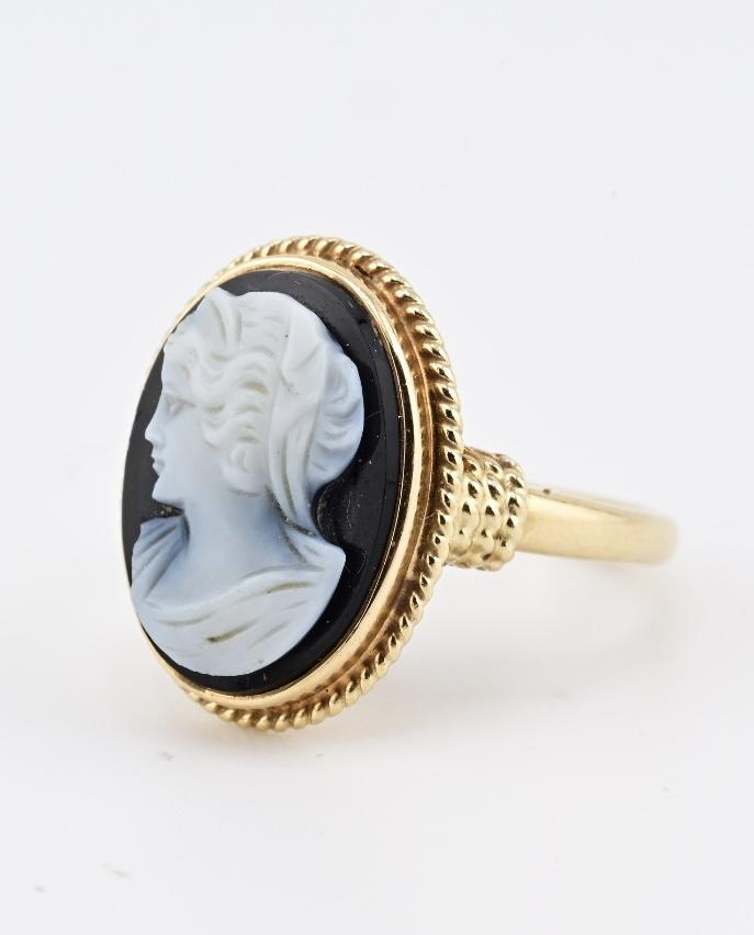 Vintage Sardonyx Cameo Ring 14K Yellow Gold 4.87 Grams Ring Size 6.25