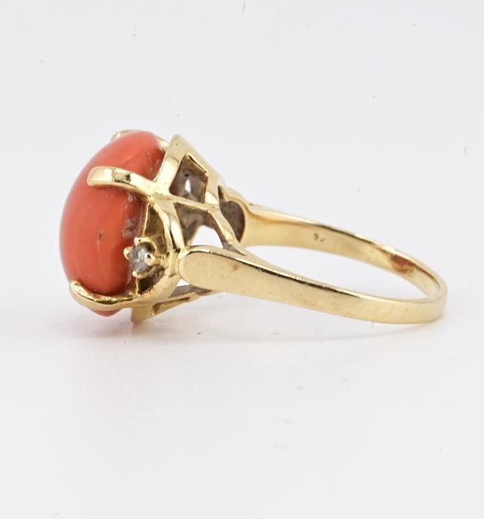 14K Yellow Gold Natural Coral & Diamond Ring 5.89g Size 6.5 Coral 14mm