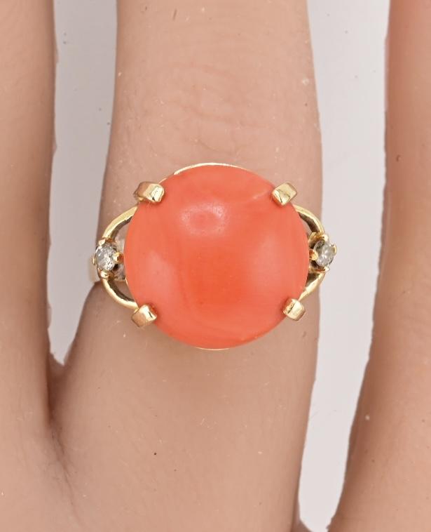 14K Yellow Gold Natural Coral & Diamond Ring 5.89g Size 6.5 Coral 14mm