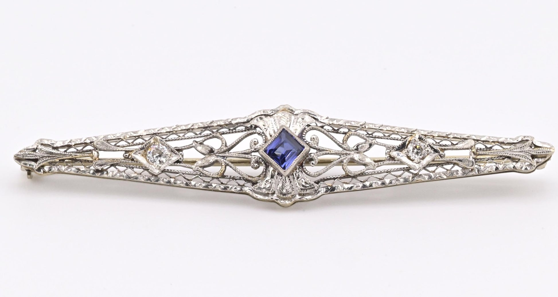 Art Deco Brooch in 14K White Gold with Blue Sapphire & Diamonds IGI Certified