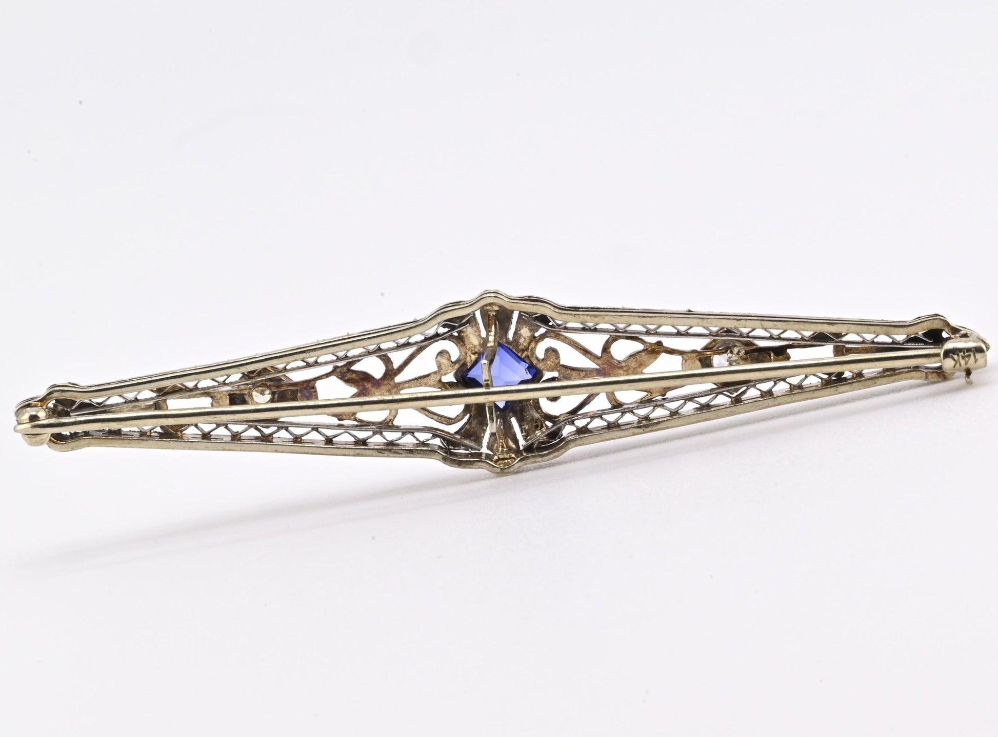 Art Deco Brooch in 14K White Gold with Blue Sapphire & Diamonds IGI Certified