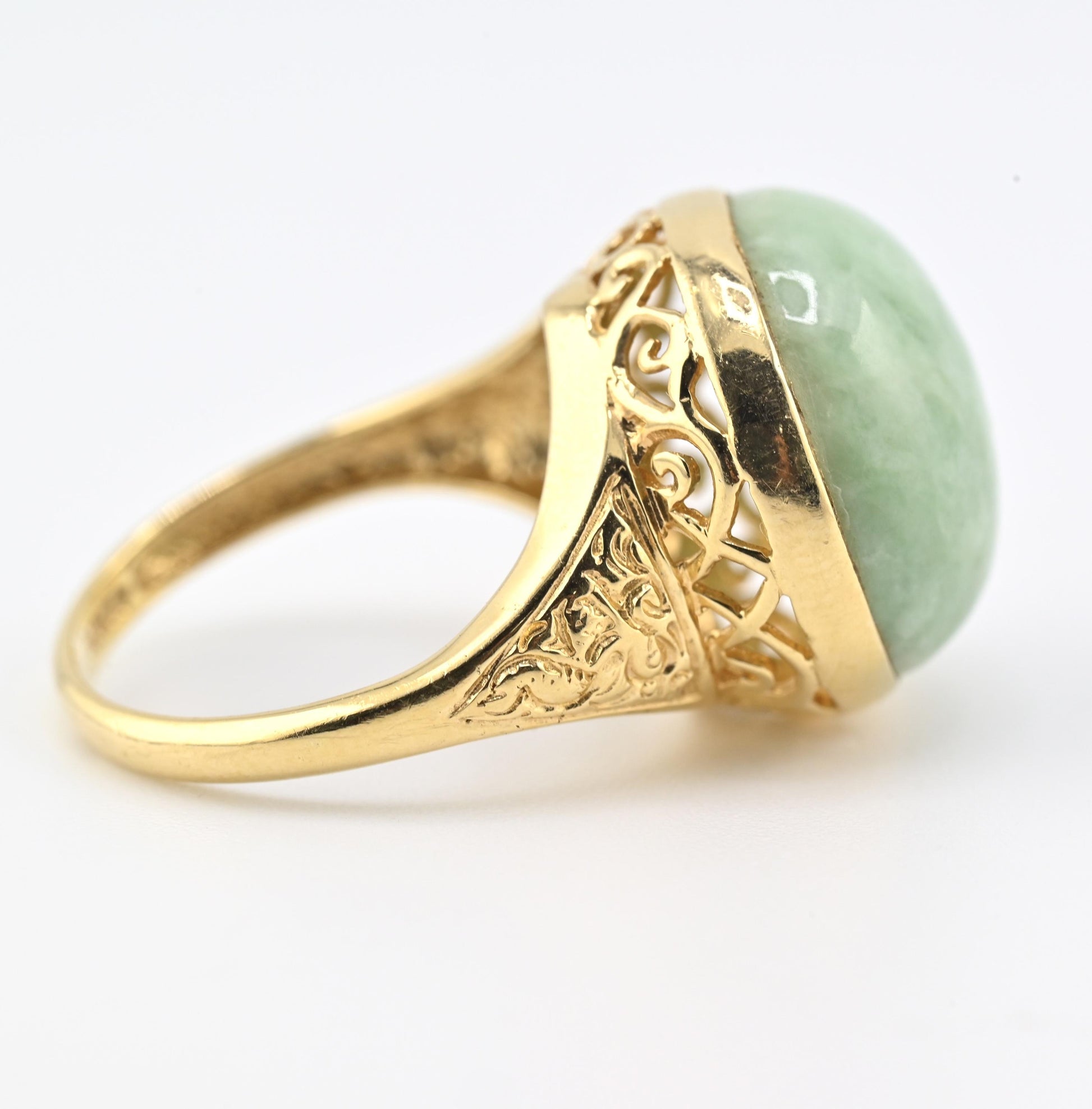 Natural Green Jade Cabochon Ring in 14K Yellow Gold (Round, 12.90ct) IGI Cert.