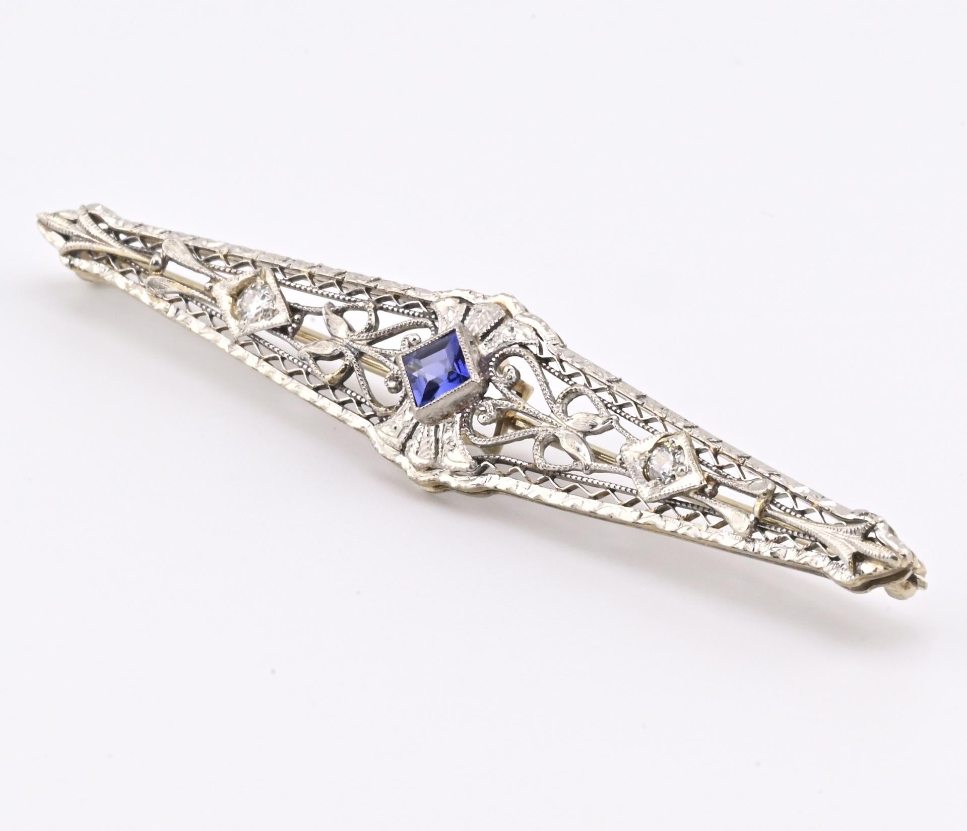 Art Deco Brooch in 14K White Gold with Blue Sapphire & Diamonds IGI Certified