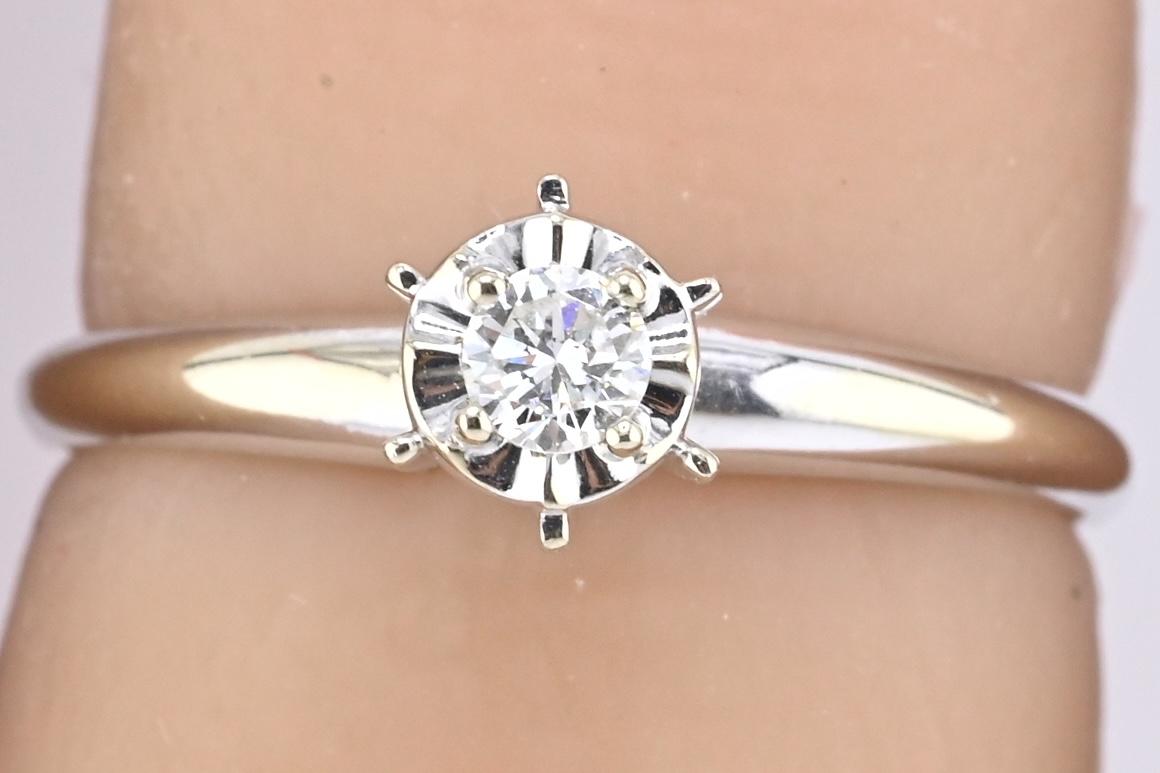 IGI Certified 14K White Gold Solitaire Diamond Ring Round Brillant Diamond