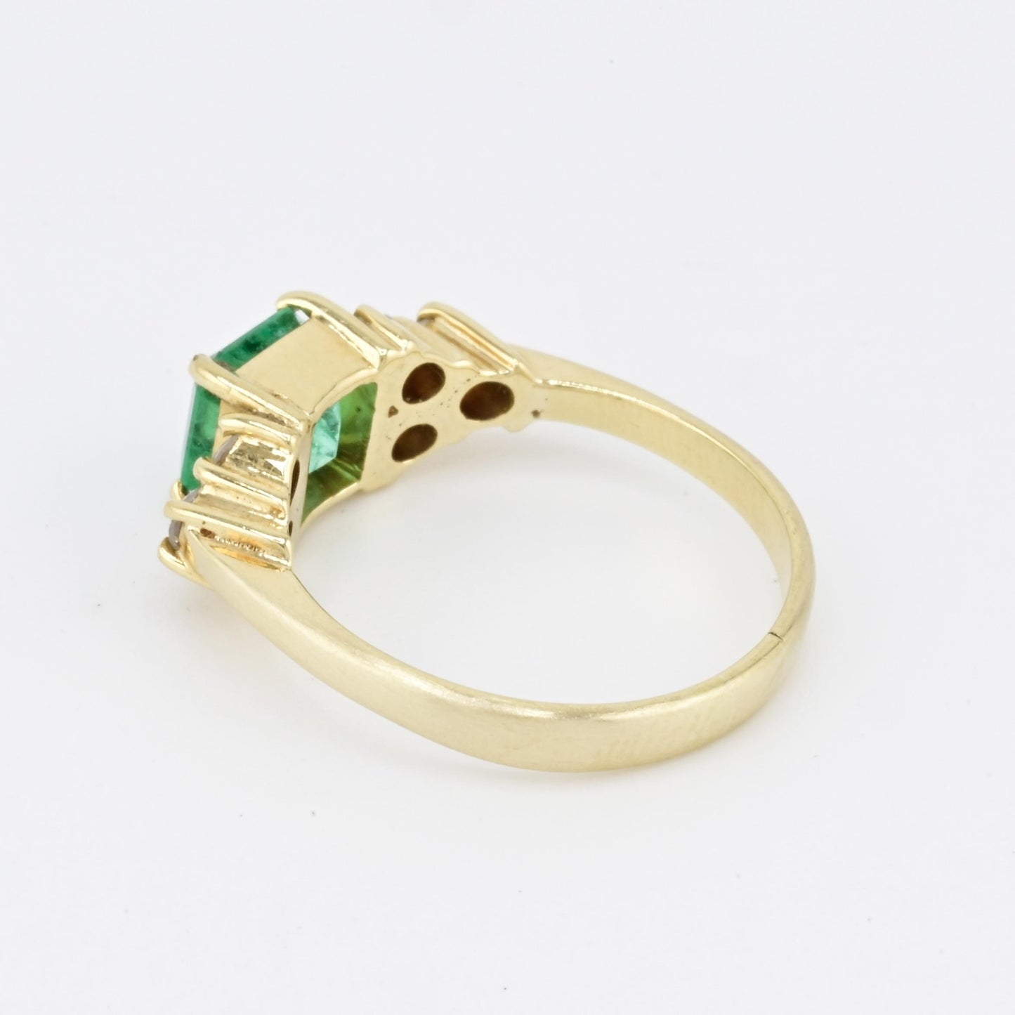 18K Yellow Gold Emerald And Diamond Ring Minor Oil Colombian IGI Certified
