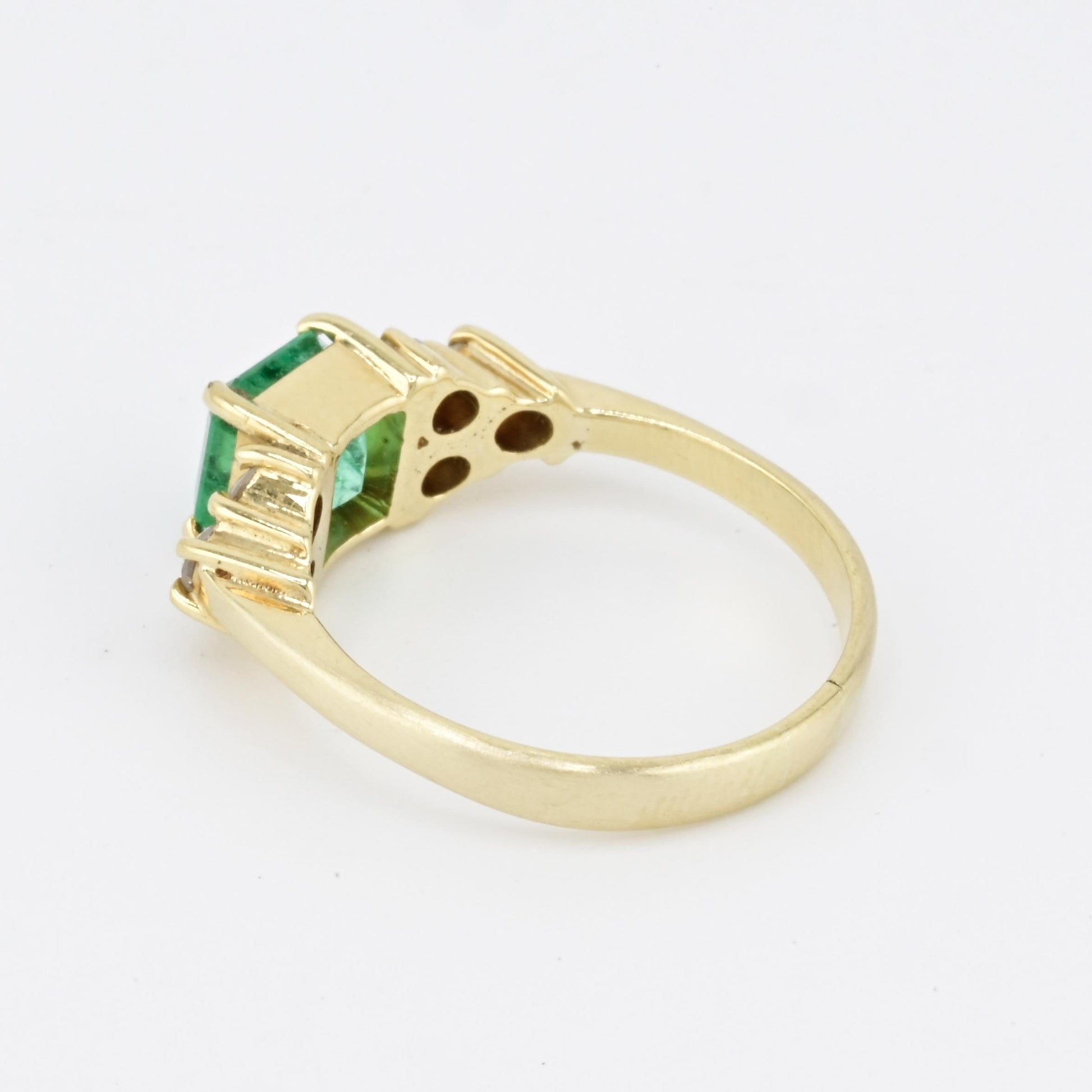 18K Yellow Gold Emerald And Diamond Ring Minor Oil Colombian IGI Certified