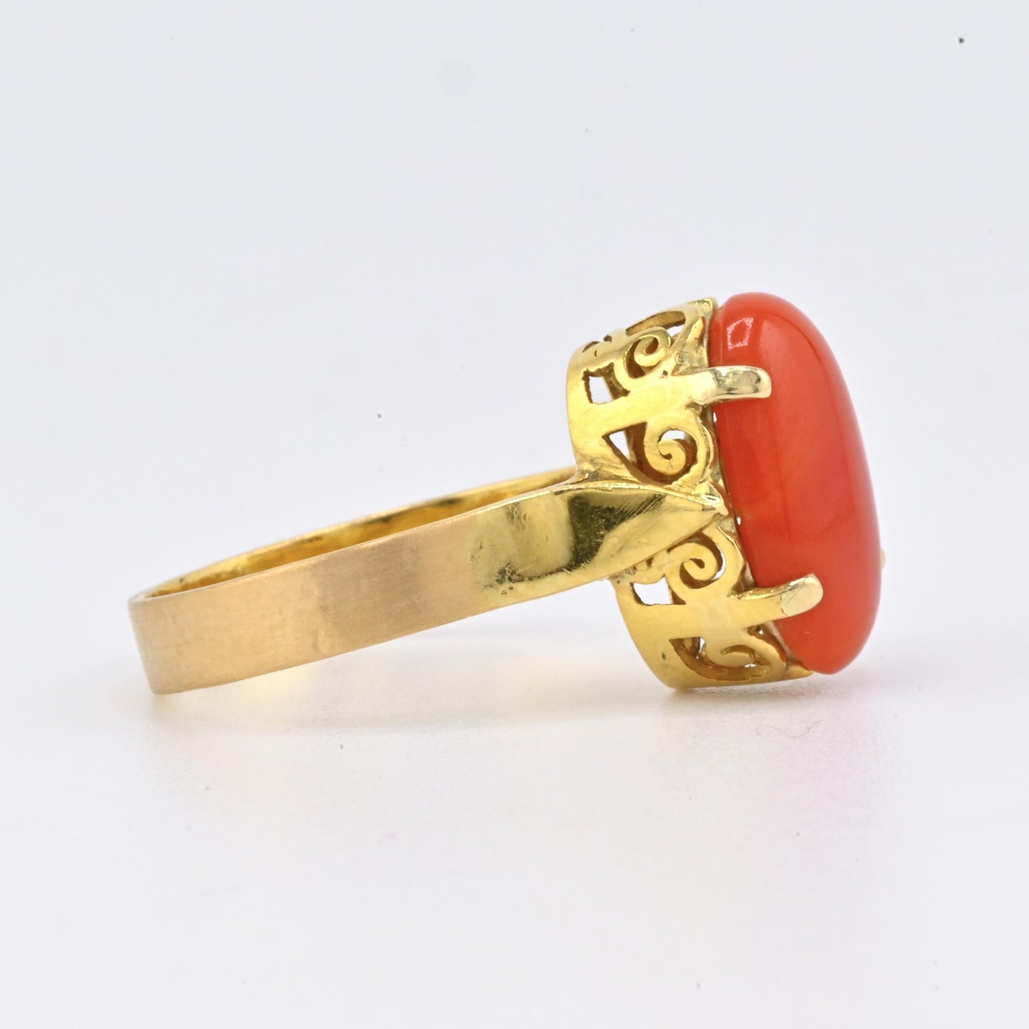 22K Yellow Gold Ring w/ 2.58ct Natural Coral – Oval Cabochon, Size 6.75