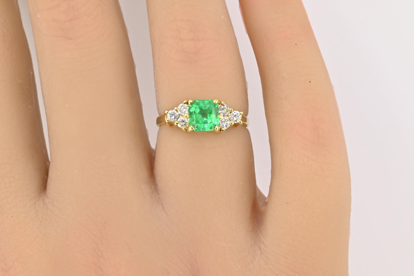 18K Yellow Gold Emerald And Diamond Ring Minor Oil Colombian IGI Certified