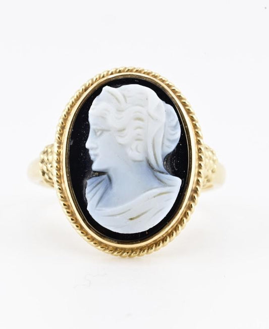 Vintage Sardonyx Cameo Ring 14K Yellow Gold 4.87 Grams Ring Size 6.25