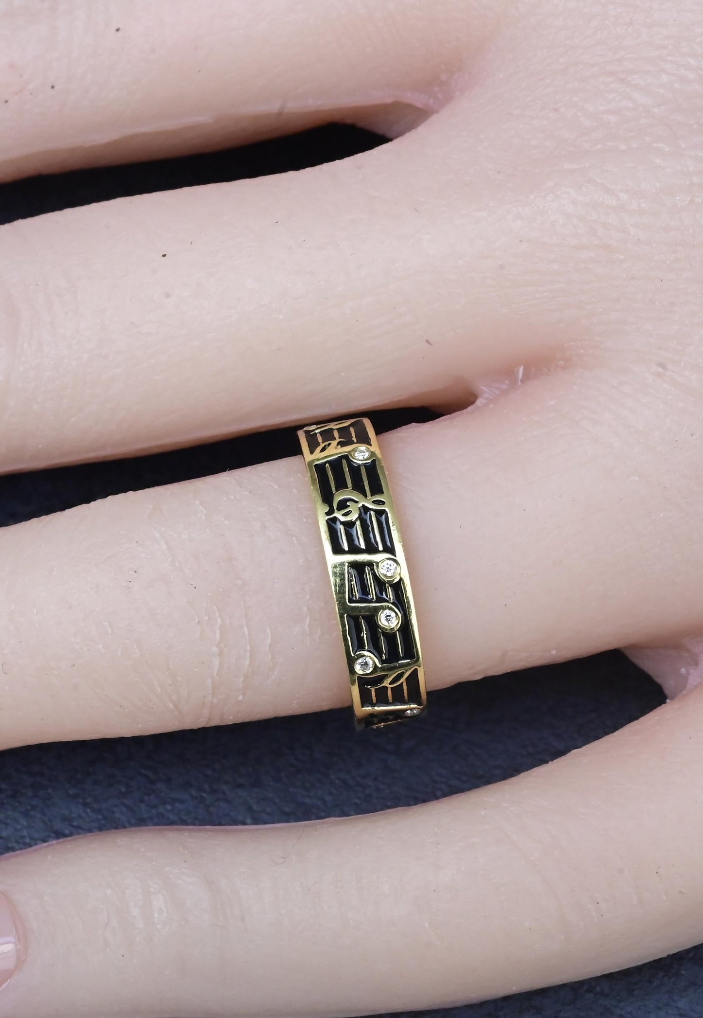 18K Hidalgo Music Note Band Ring w/ Diamonds – 6g, Size 6.25, 12 Diamonds