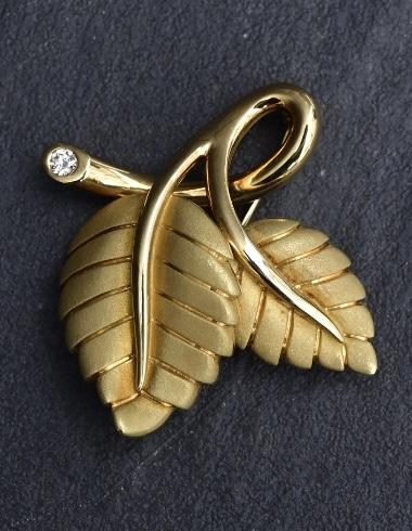 Tiffany & Co 18K Gold Strawberry Leaf Diamond Brooch 16.94g w/ Box