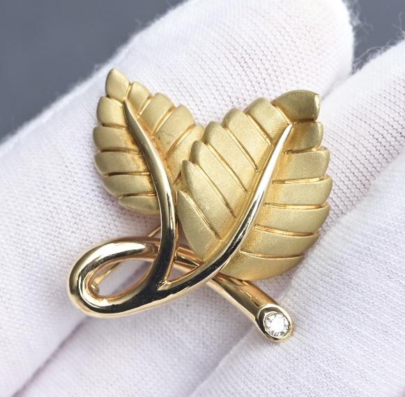 Tiffany & Co 18K Gold Strawberry Leaf Diamond Brooch 16.94g w/ Box