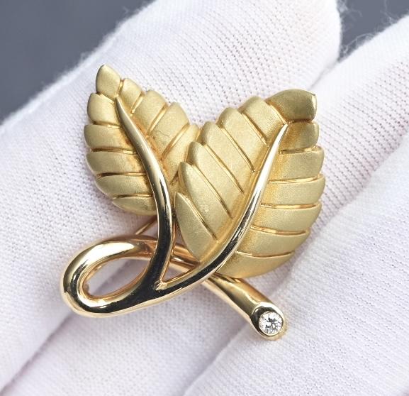 Tiffany & Co 18K Gold Strawberry Leaf Diamond Brooch 16.94g w/ Box
