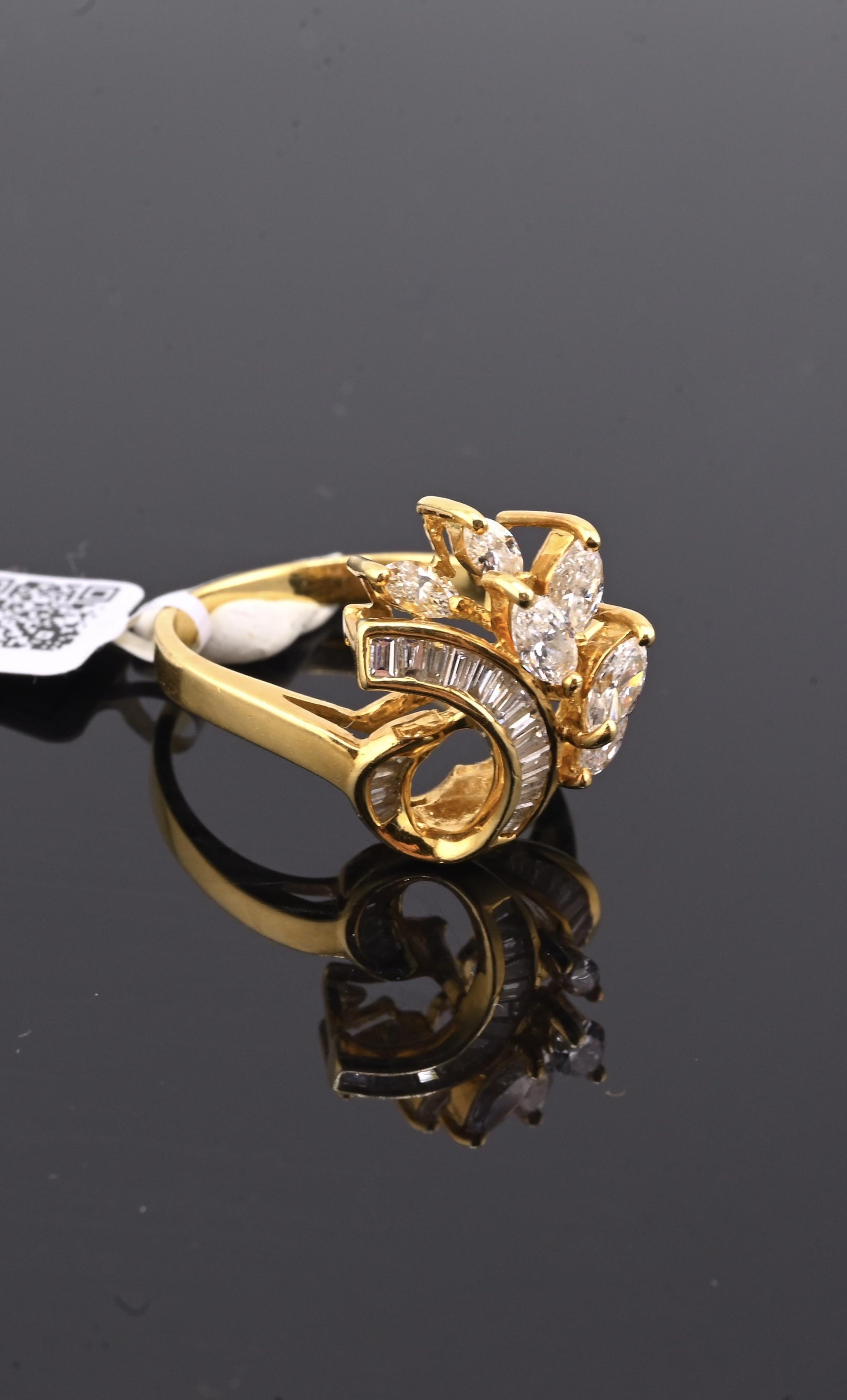 IGI Certified 18K Yellow Gold Diamond Ring 1.17 CTW Marquise & Baguettes