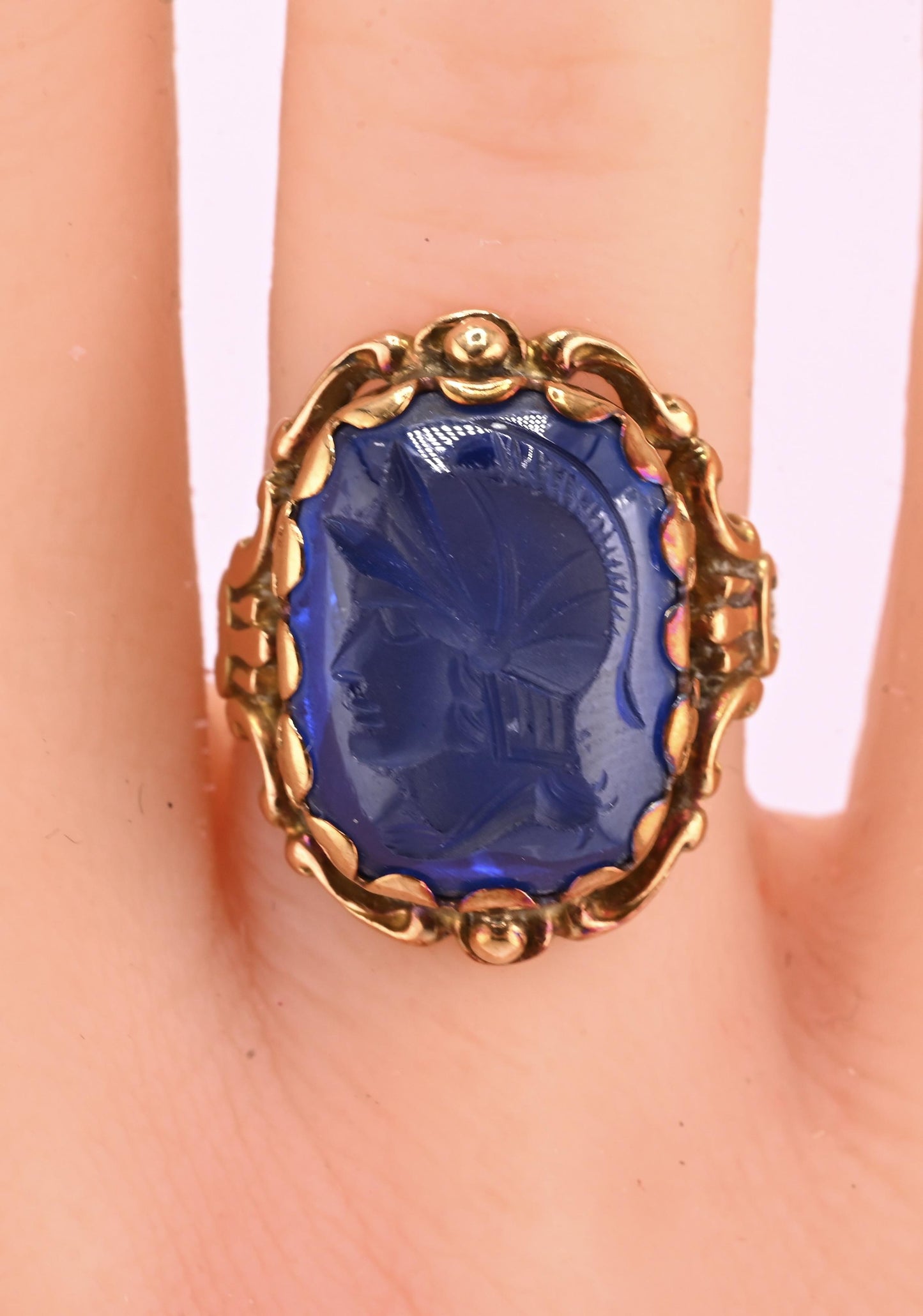 IGI Certified 10K Yellow Gold Carved Spinel Soldier Intaglio Ring Size 5
