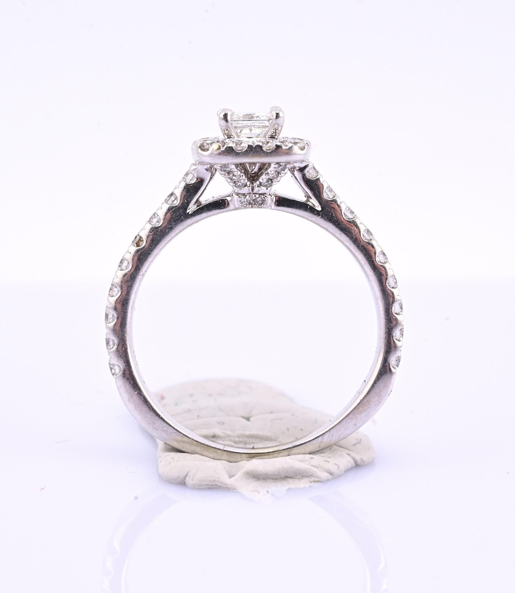 14K White Gold IGI Certified Natural Diamond Halo Ring 0.95 TCW Size 6