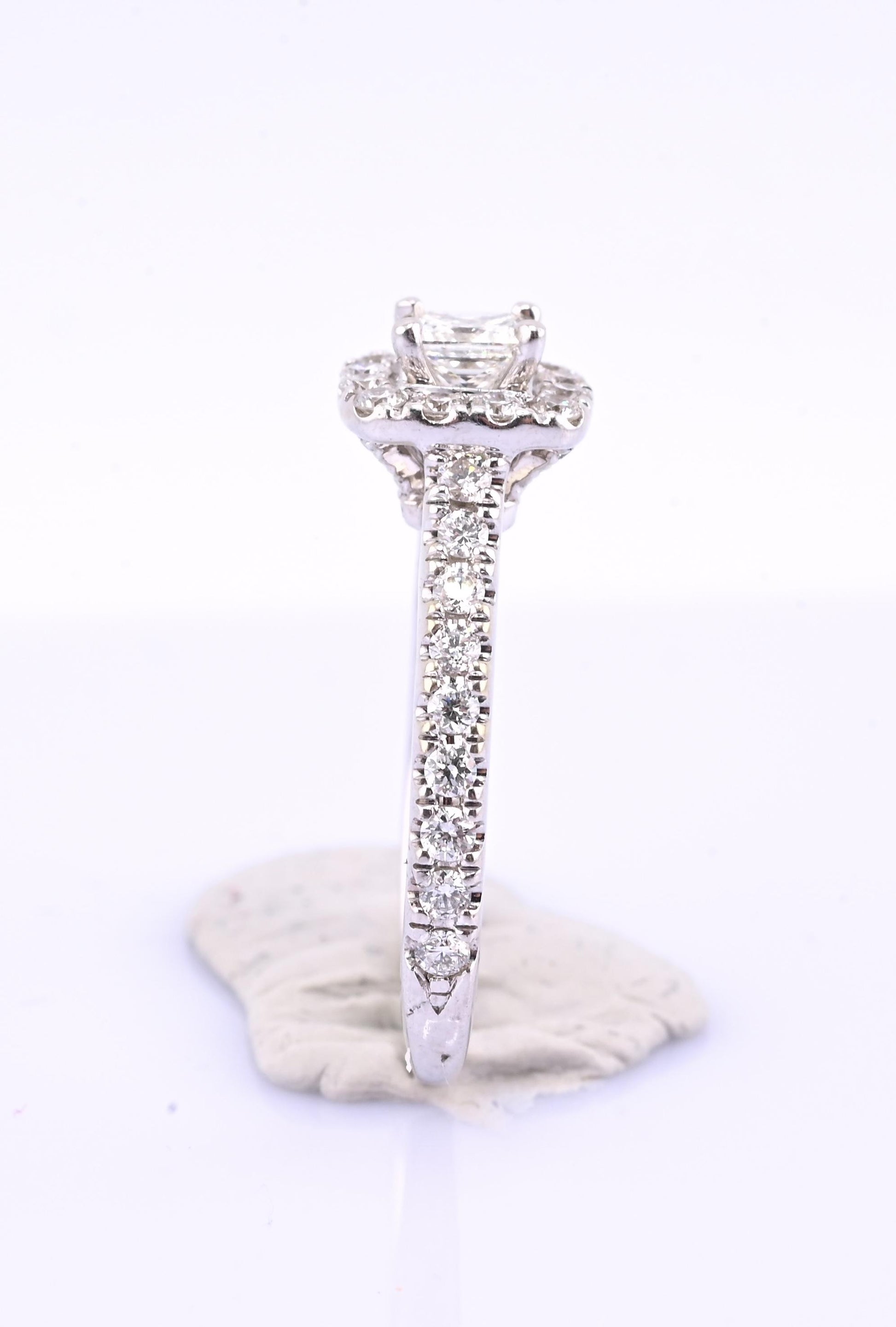 14K White Gold IGI Certified Natural Diamond Halo Ring 0.95 TCW Size 6