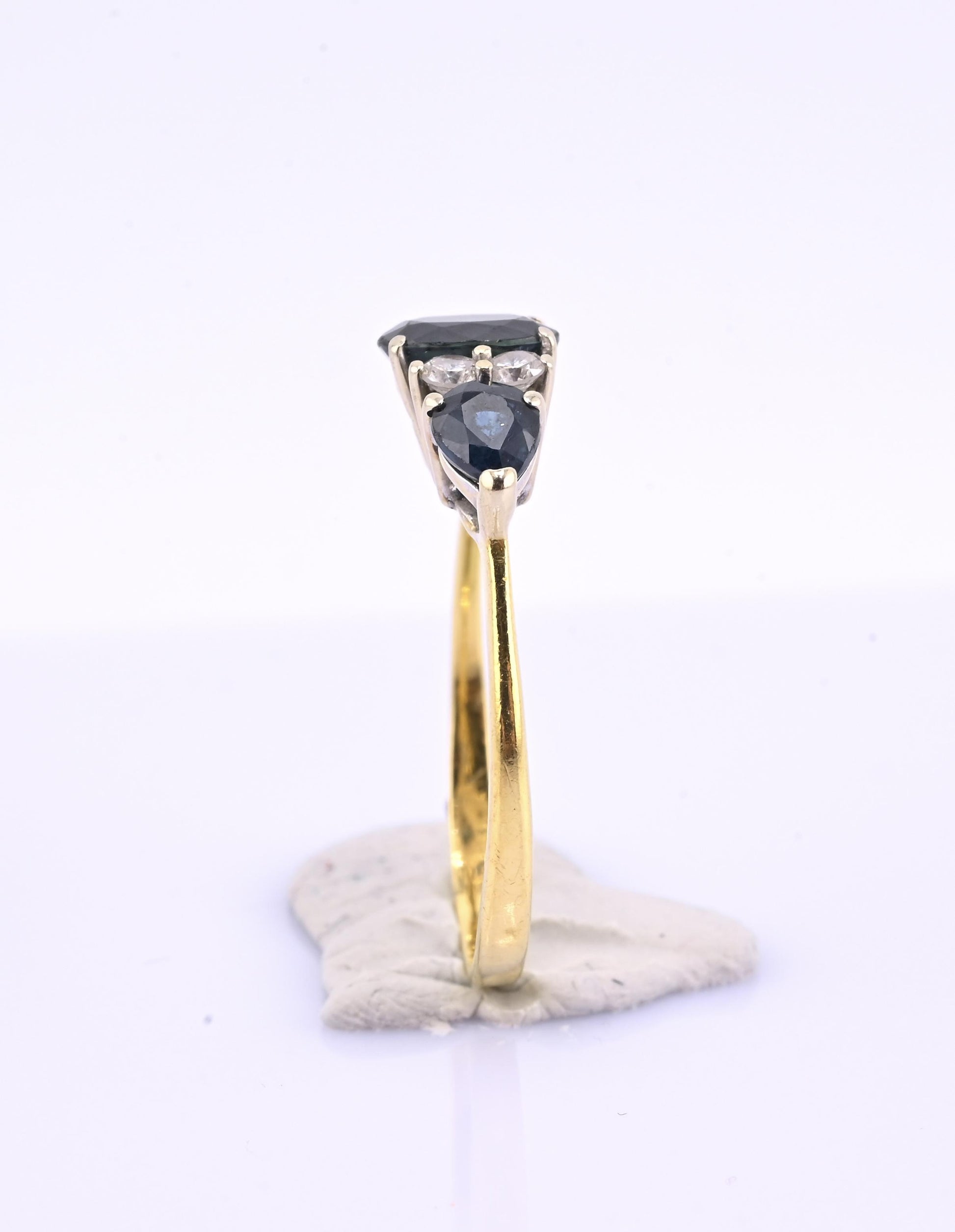 18K Gold IGI Certified Sapphire Ring VS Diamonds IGI Certified Ring Size 7.75