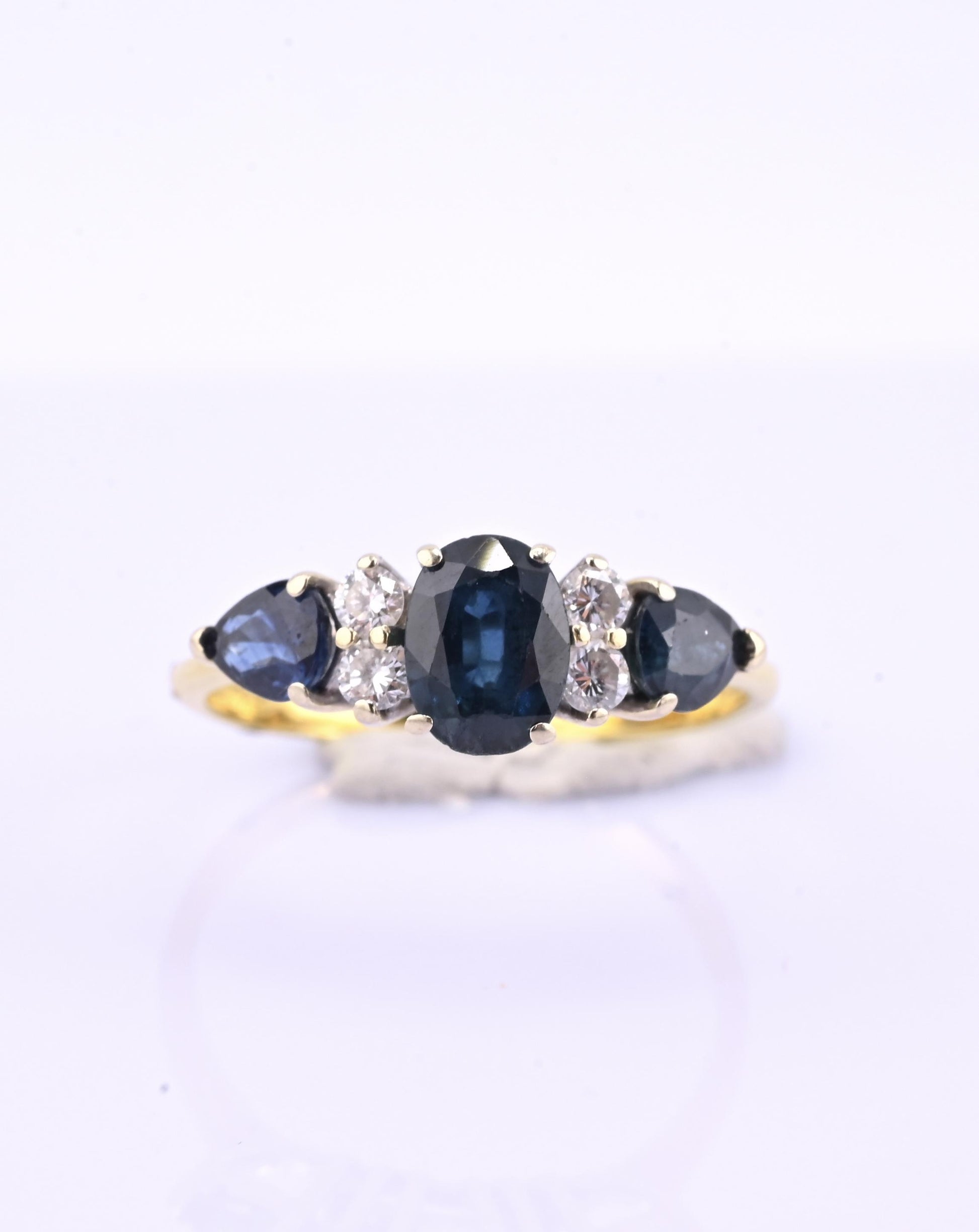 18K Gold IGI Certified Sapphire Ring VS Diamonds IGI Certified Ring Size 7.75
