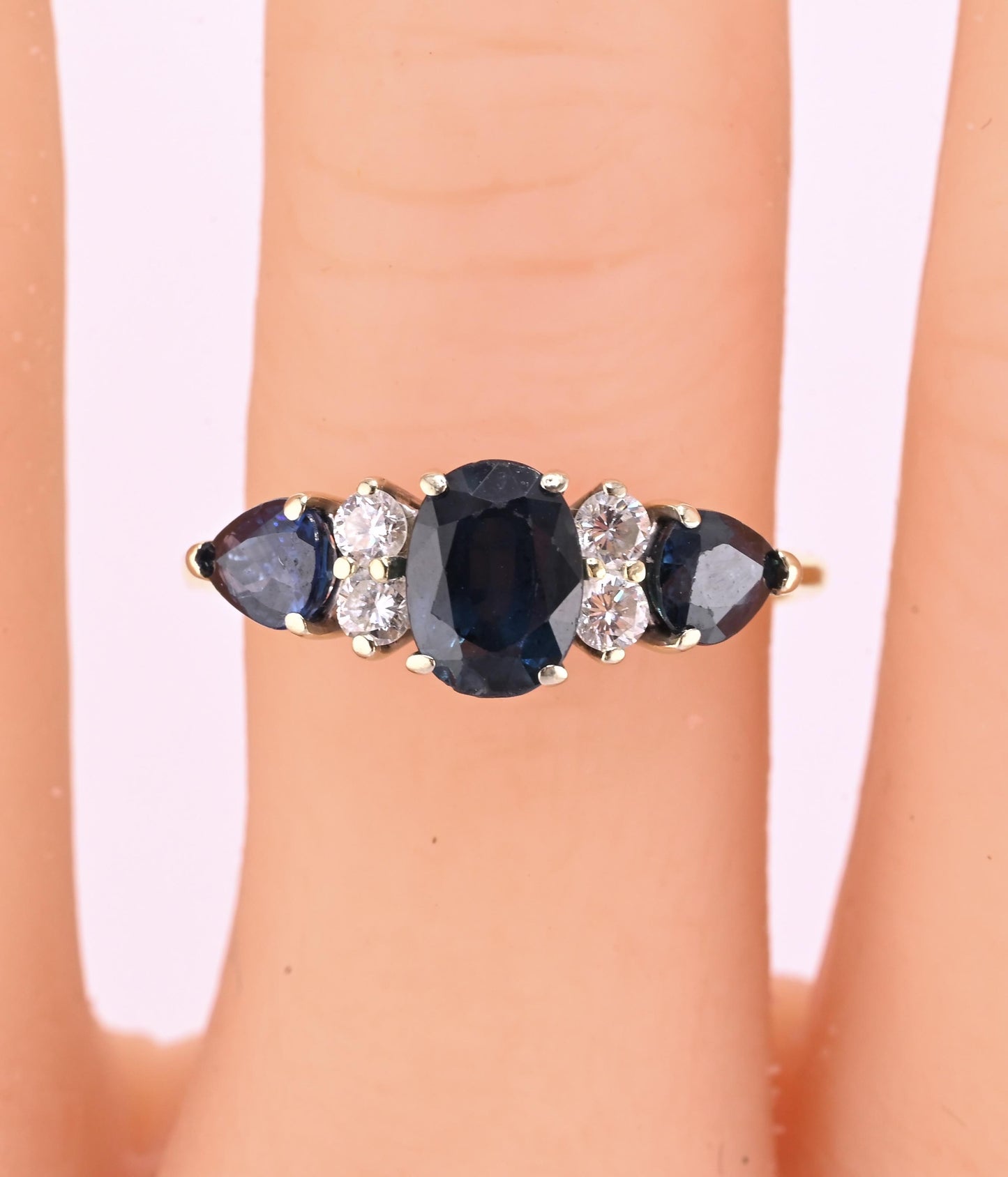 18K Gold IGI Certified Sapphire Ring VS Diamonds IGI Certified Ring Size 7.75