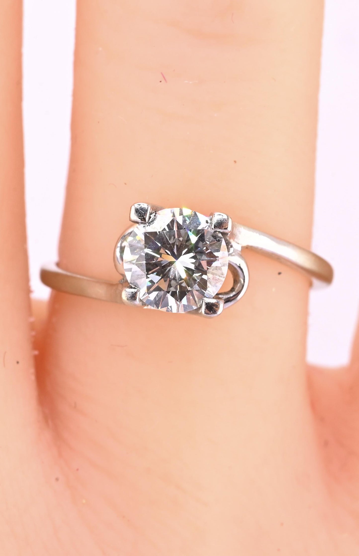 18K White Gold Solitaire Diamond Ring – 0.75 Carat, IGI Certified, Size 5