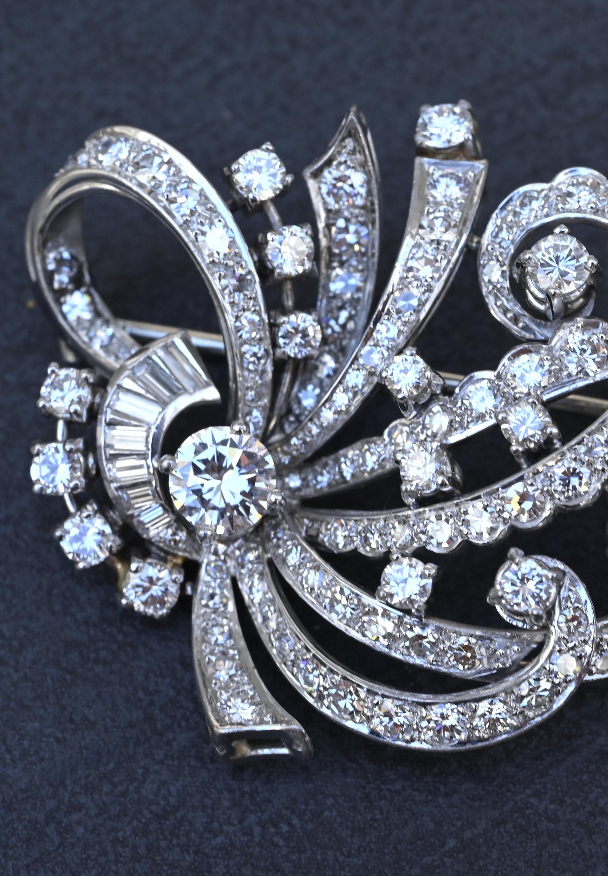 Impressive IGI Certified Platinum & 4.50 Carats Diamond Estate Brooch - 19.75g