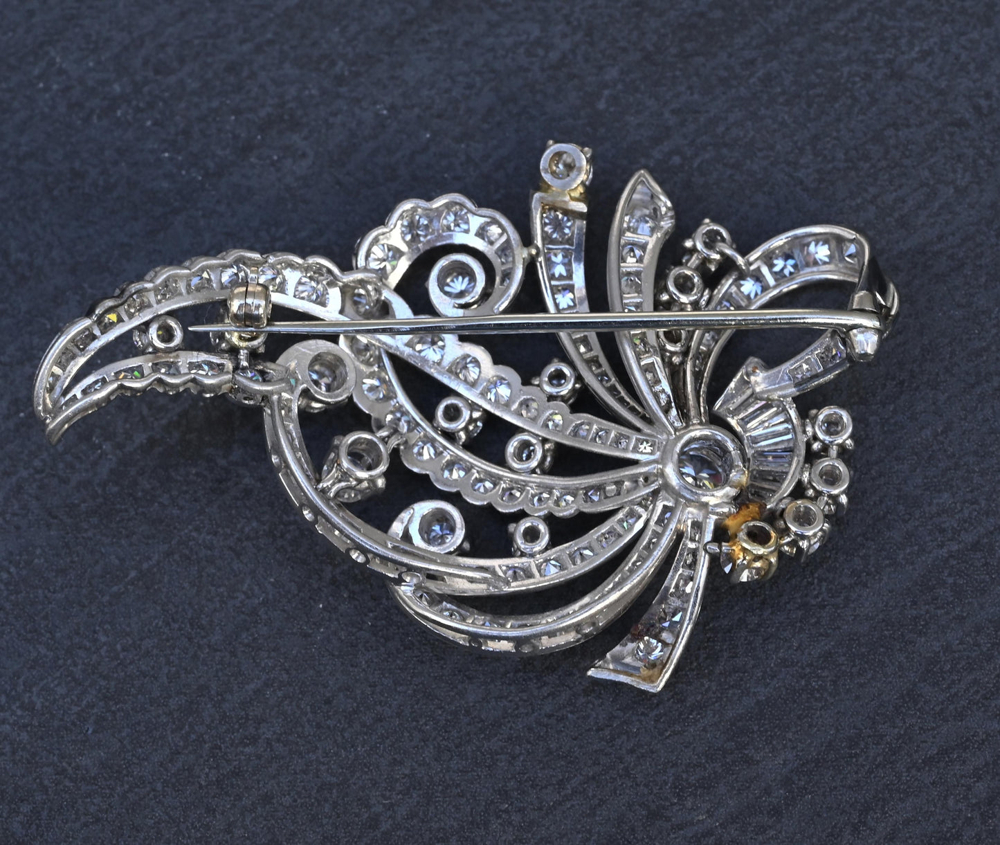 Impressive IGI Certified Platinum & 4.50 Carats Diamond Estate Brooch - 19.75g