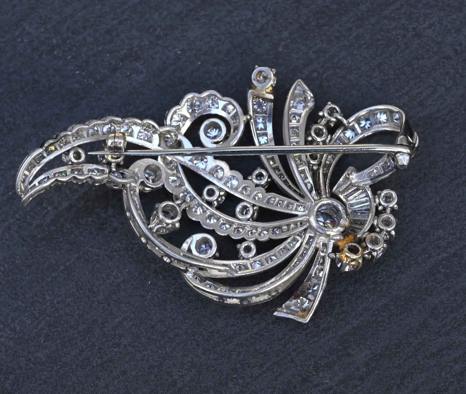 Impressive IGI Certified Platinum & 4.50 Carats Diamond Estate Brooch - 19.75g