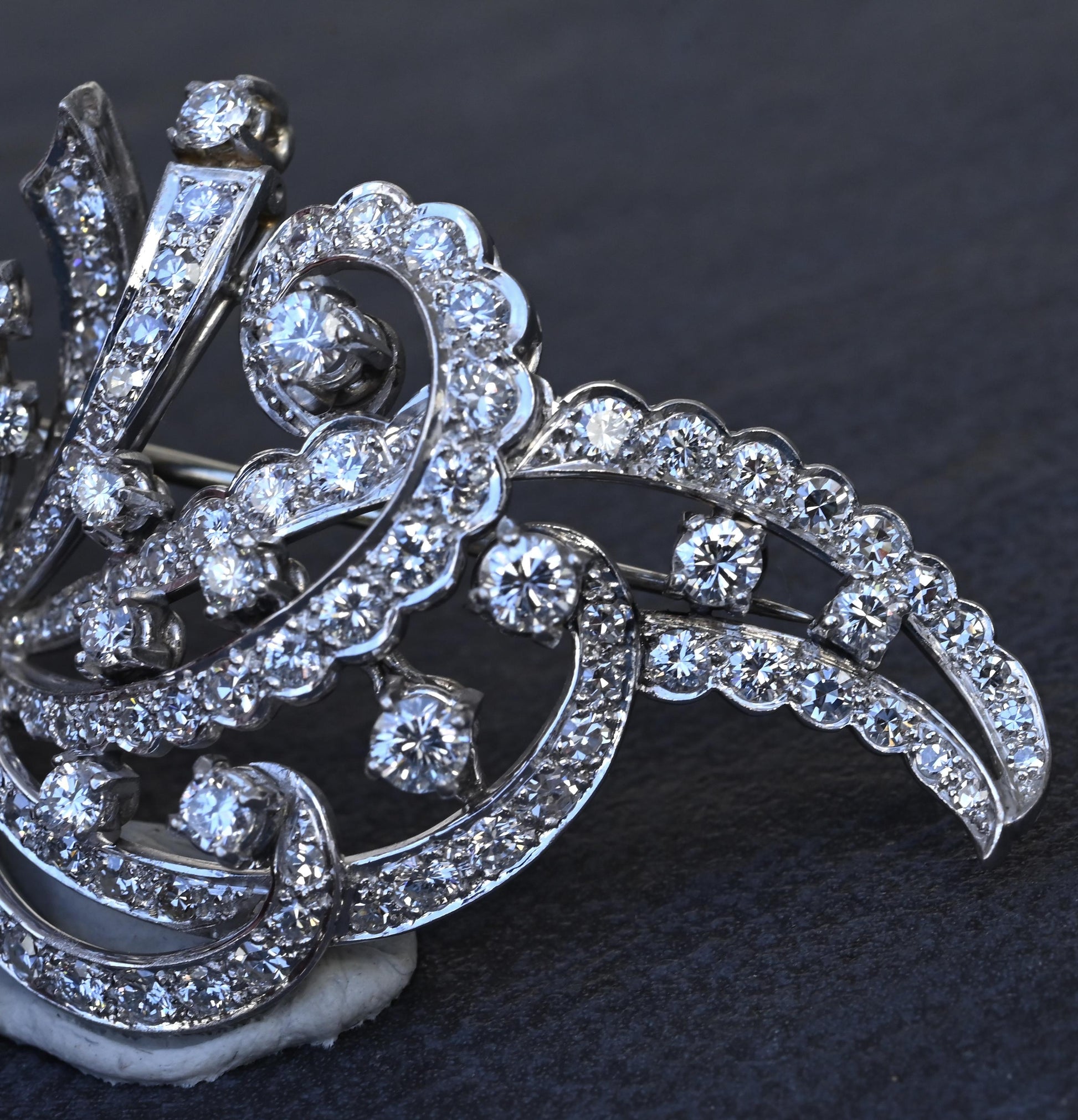 Impressive IGI Certified Platinum & 4.50 Carats Diamond Estate Brooch - 19.75g