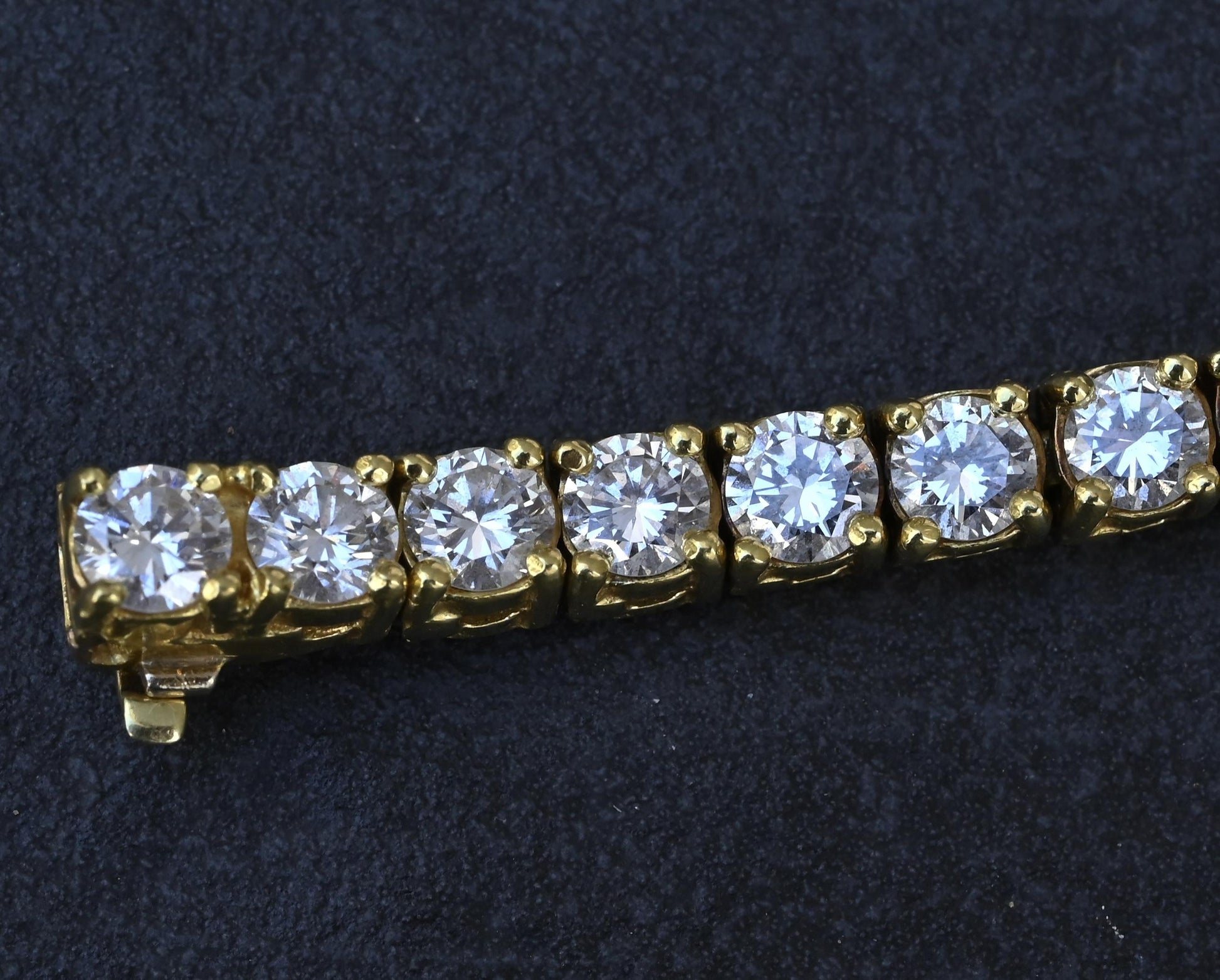 Black, Starr & Frost 8.80ctw Diamond Tennis Bracelet in 18K Yellow Gold