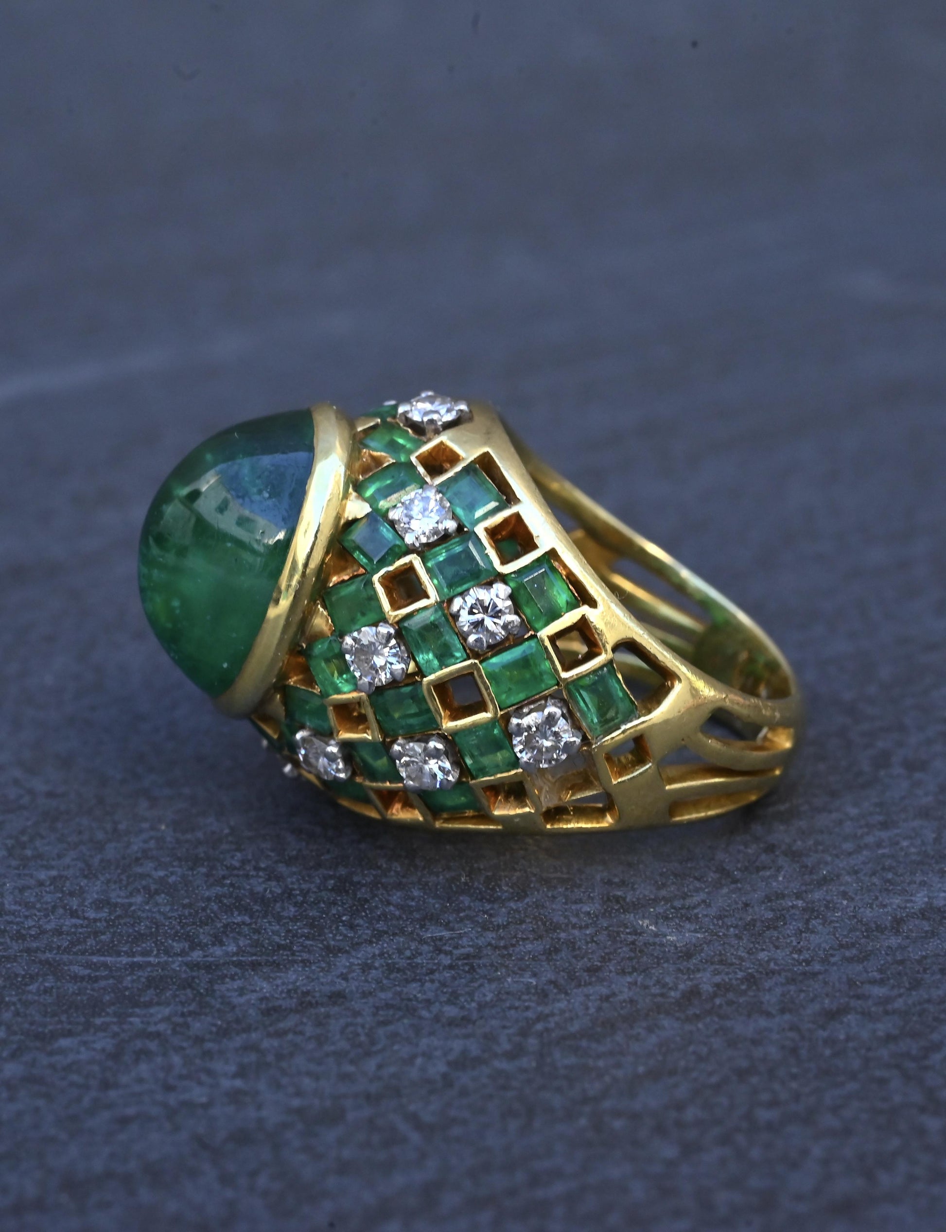Exquisite 7.12ct Emerald & Diamond Cabochon Ring GIA Certified 18K Yellow Gold
