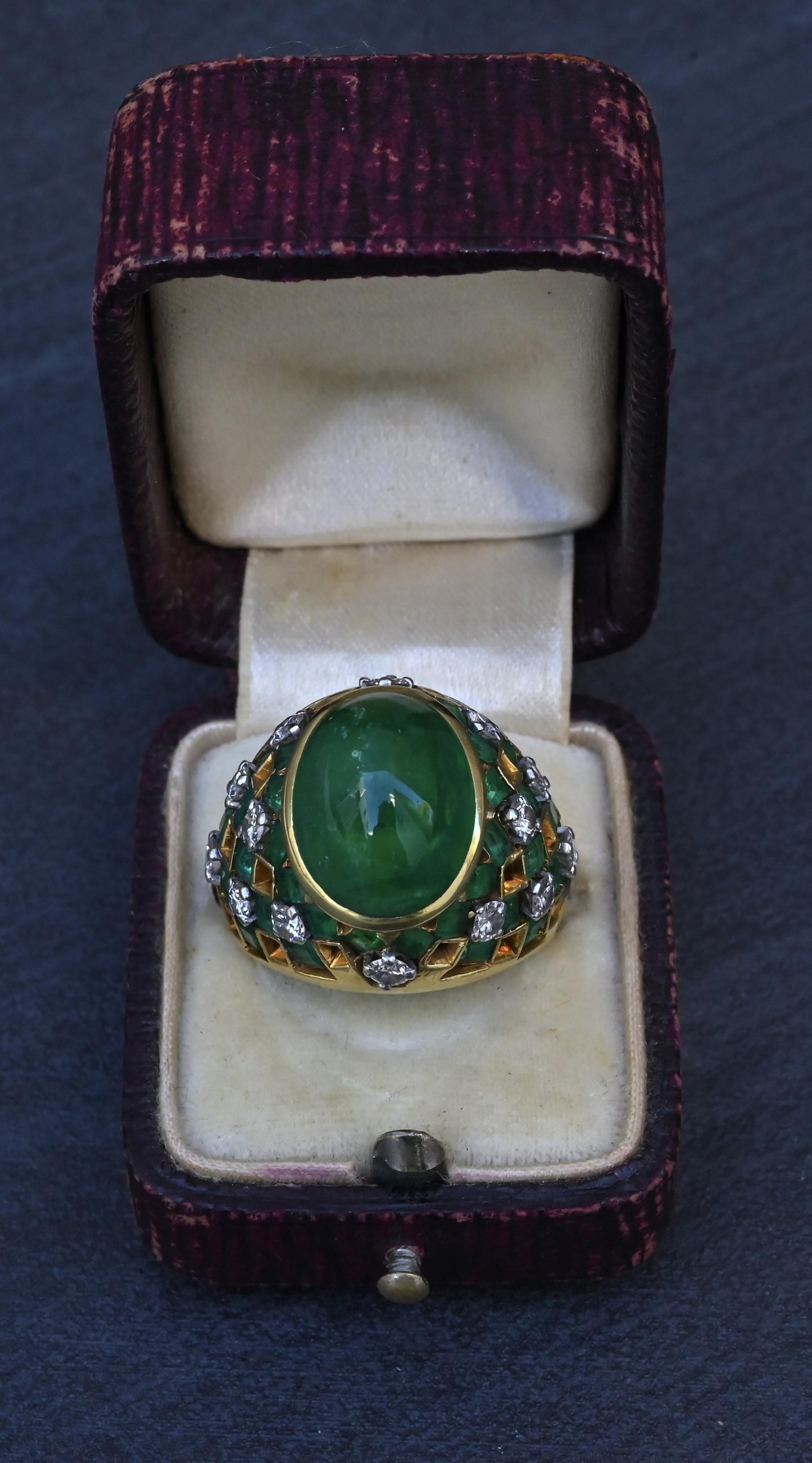 Exquisite 7.12ct Emerald & Diamond Cabochon Ring GIA Certified 18K Yellow Gold