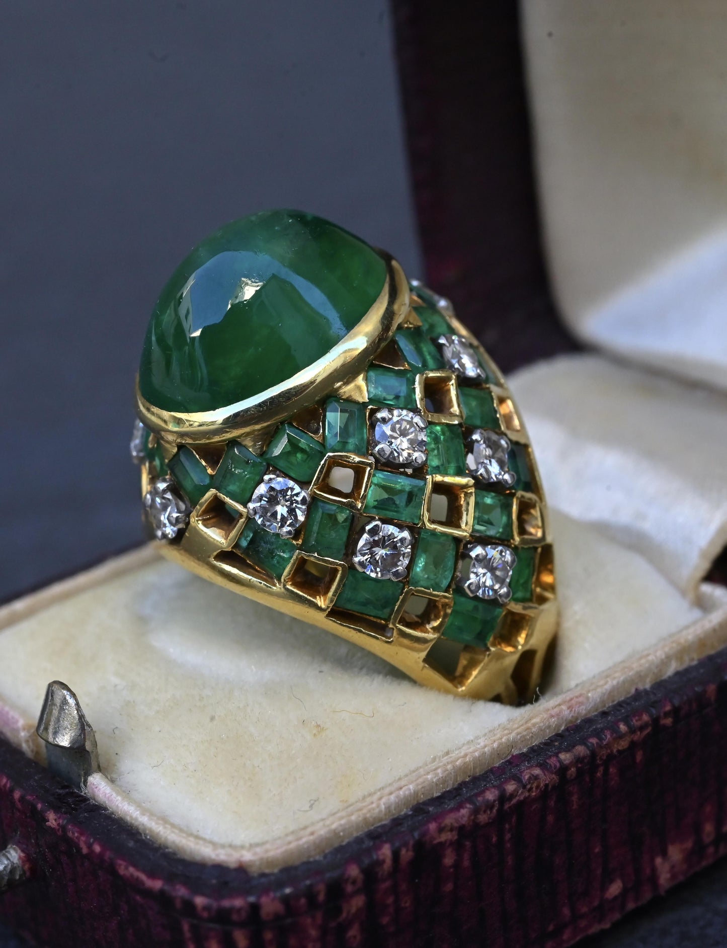 Exquisite 7.12ct Emerald & Diamond Cabochon Ring GIA Certified 18K Yellow Gold