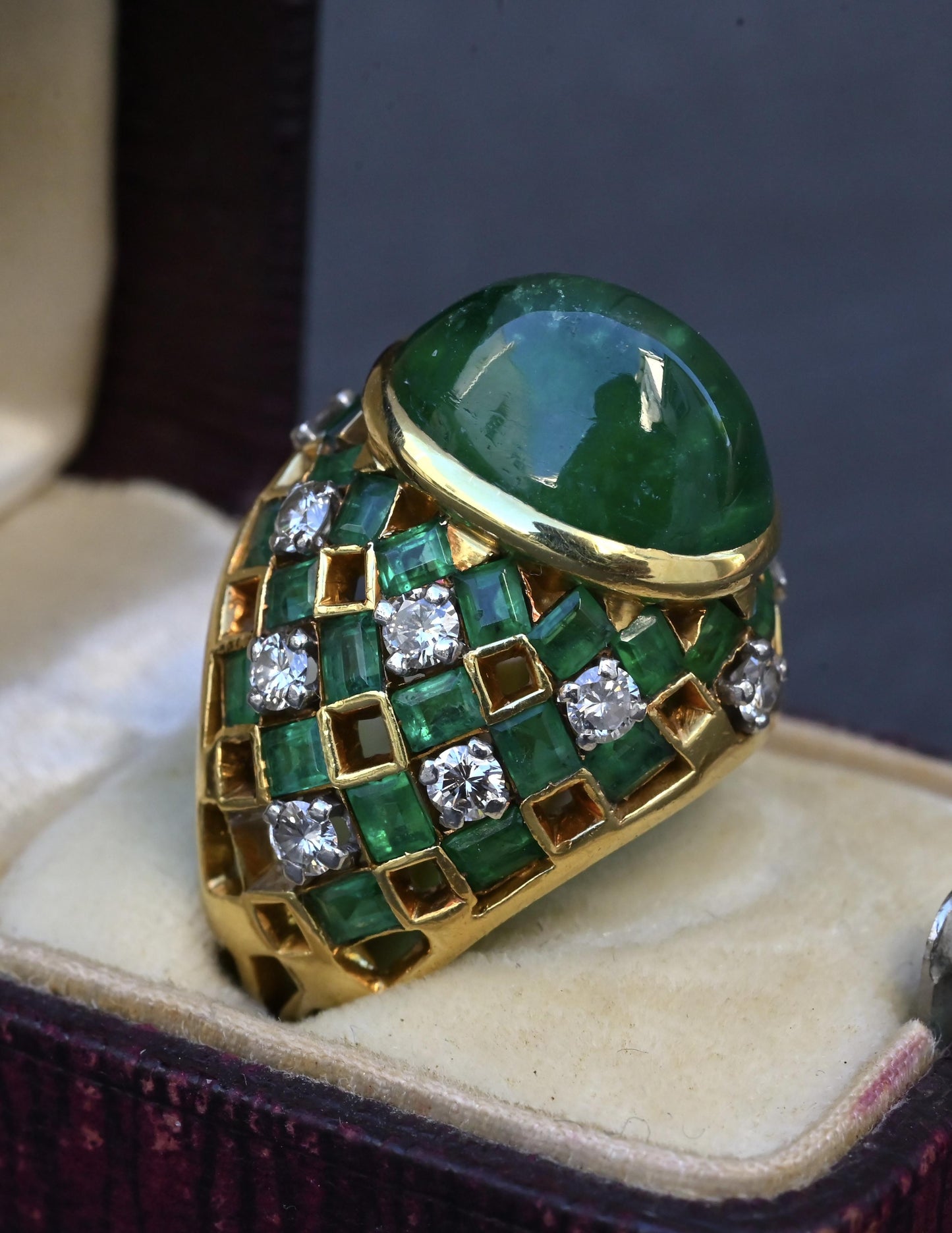 Exquisite 7.12ct Emerald & Diamond Cabochon Ring GIA Certified 18K Yellow Gold