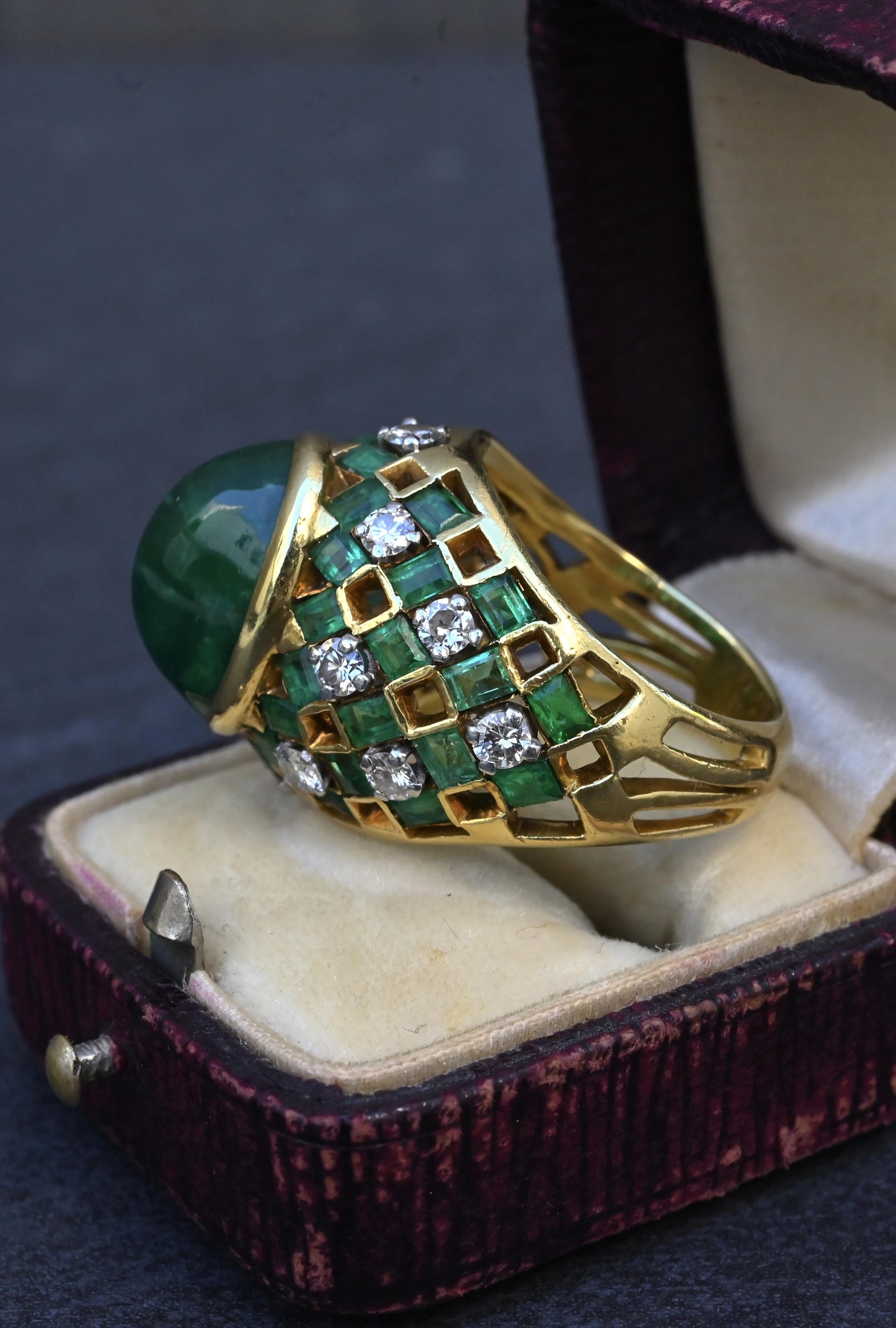 Exquisite 7.12ct Emerald & Diamond Cabochon Ring GIA Certified 18K Yellow Gold