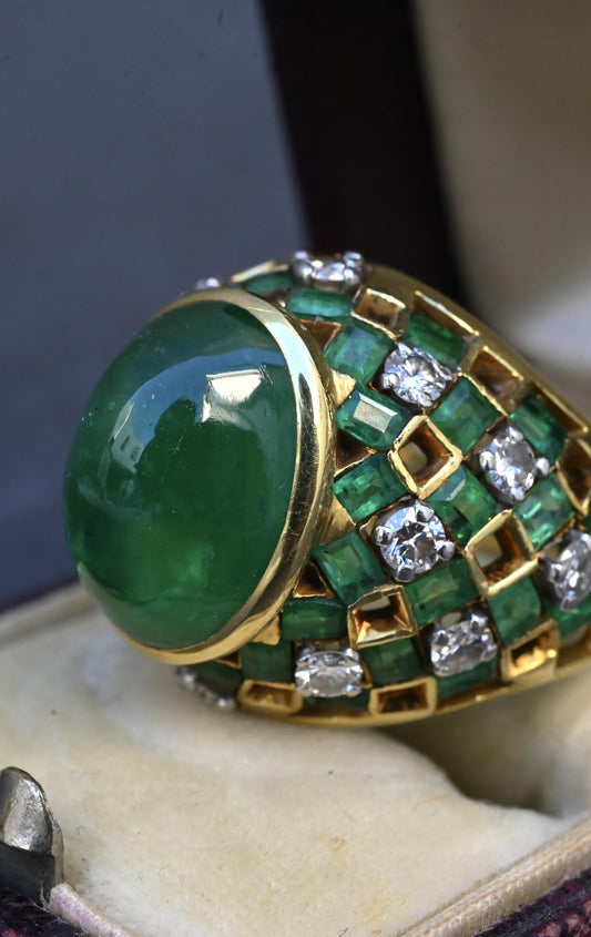 Exquisite 7.12ct Emerald & Diamond Cabochon Ring GIA Certified 18K Yellow Gold