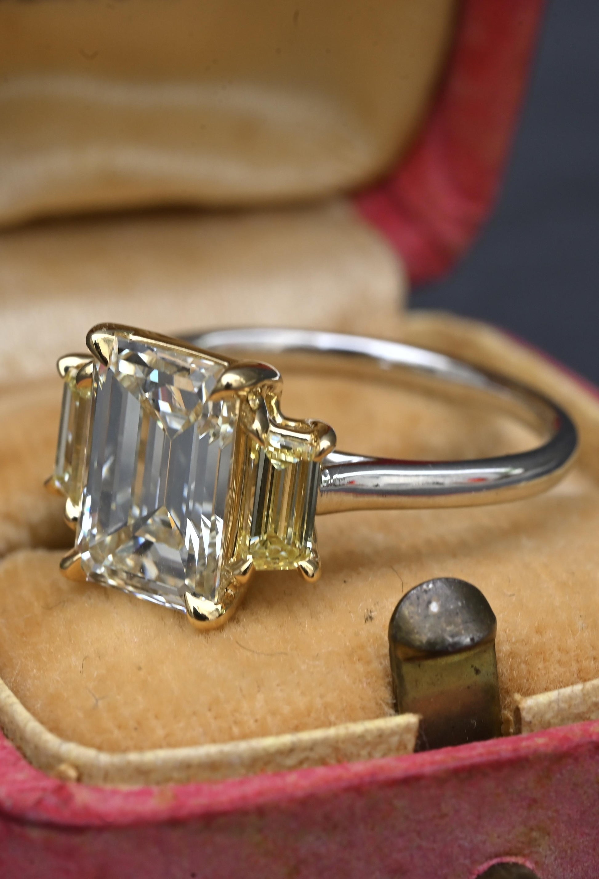 GIA 2.50 Ct L VVS2 Emerald Cut Diamond Three Stone Ring Platinum 18K Gold 6.5