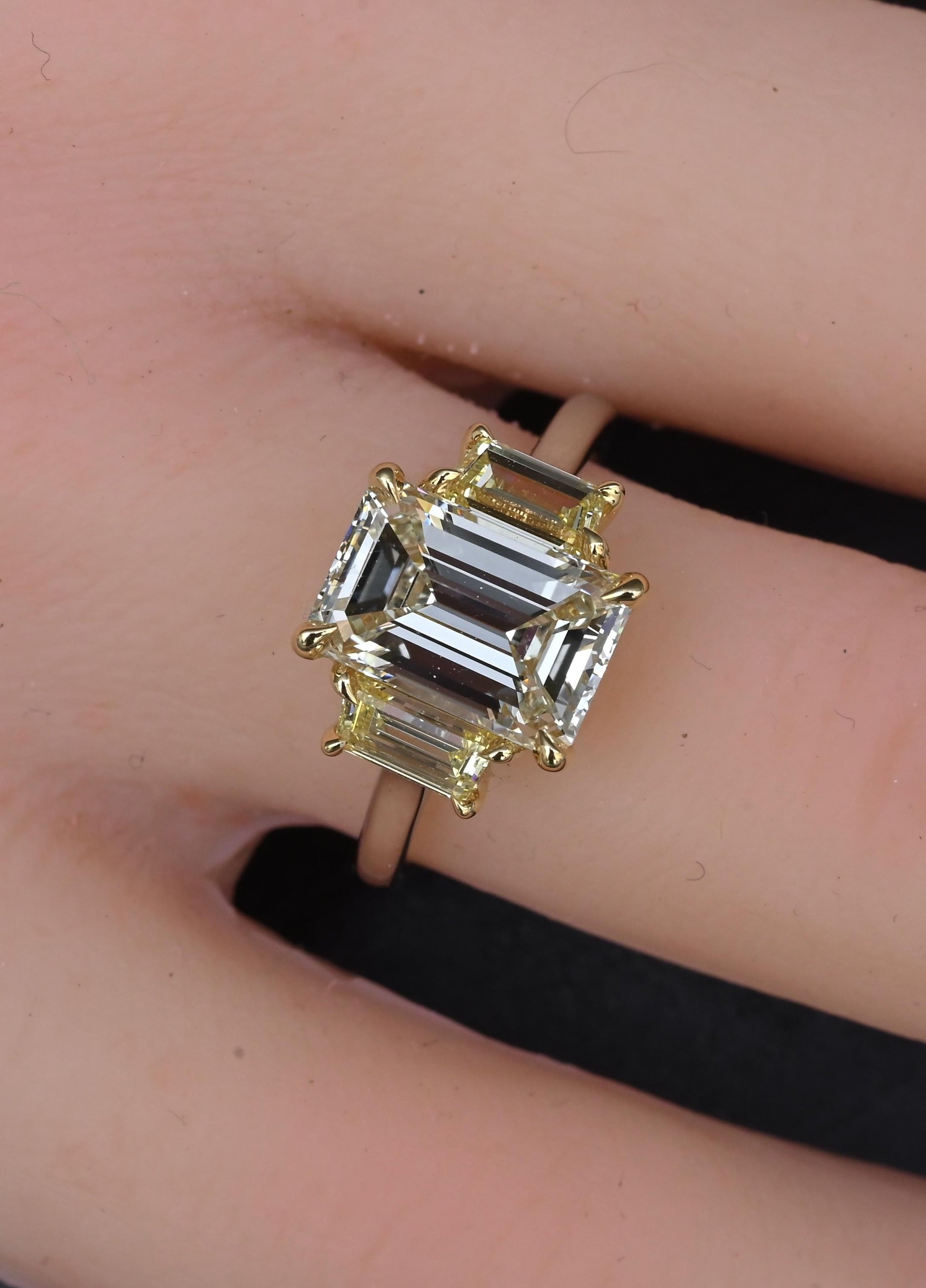 GIA 2.50 Ct L VVS2 Emerald Cut Diamond Three Stone Ring Platinum 18K Gold 6.5